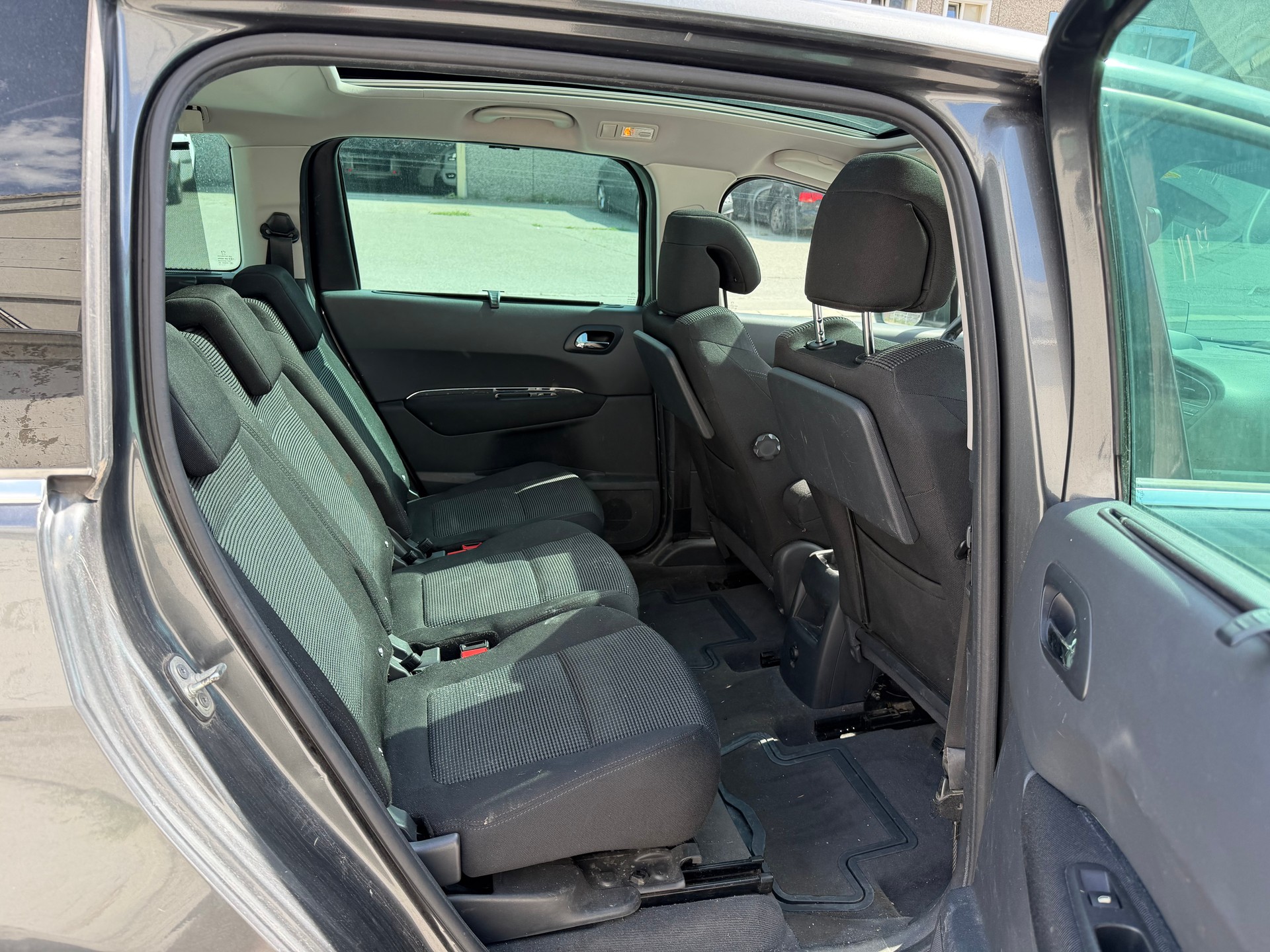 PEUGEOT 5008 1.6 16V T Sport-image-3