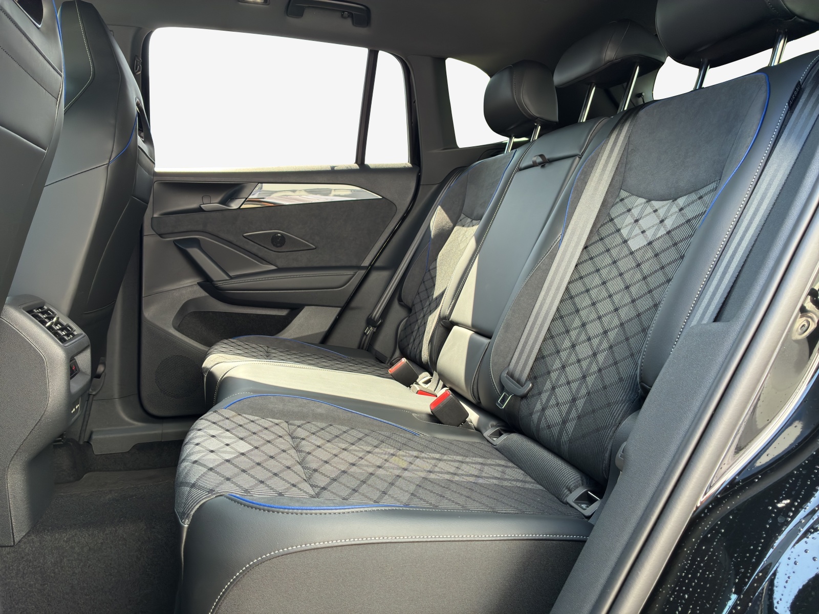 VW Tiguan 2.0 TSI DSG R-Line Plus 4Motion-image-11