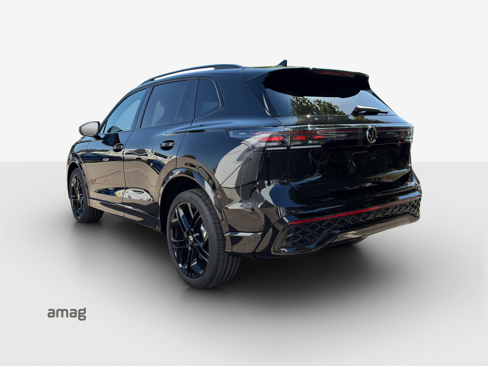 VW Tiguan 2.0 TSI DSG R-Line Plus 4Motion-image-2