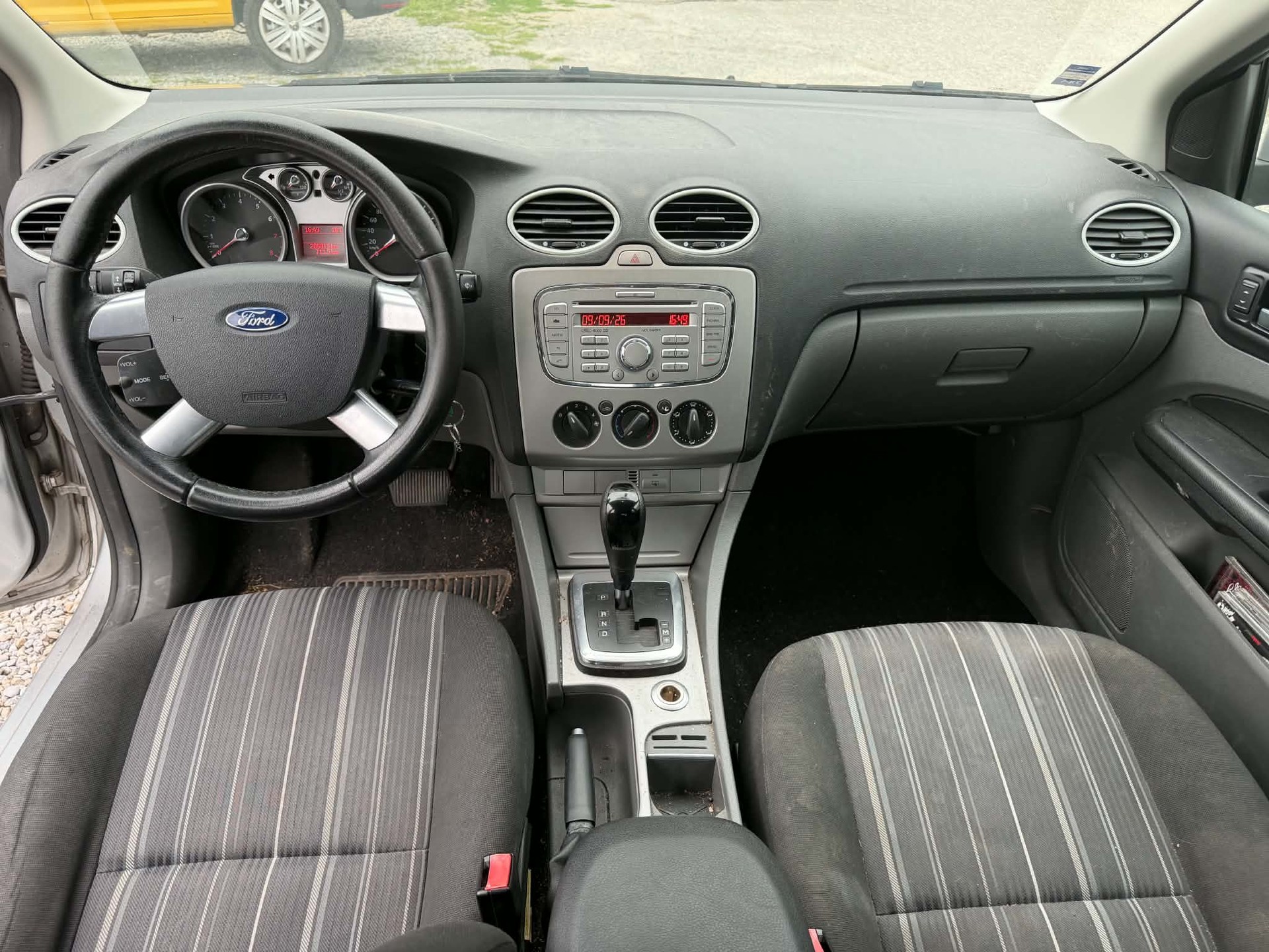FORD Focus 2.0i Carving Automatic-image-2