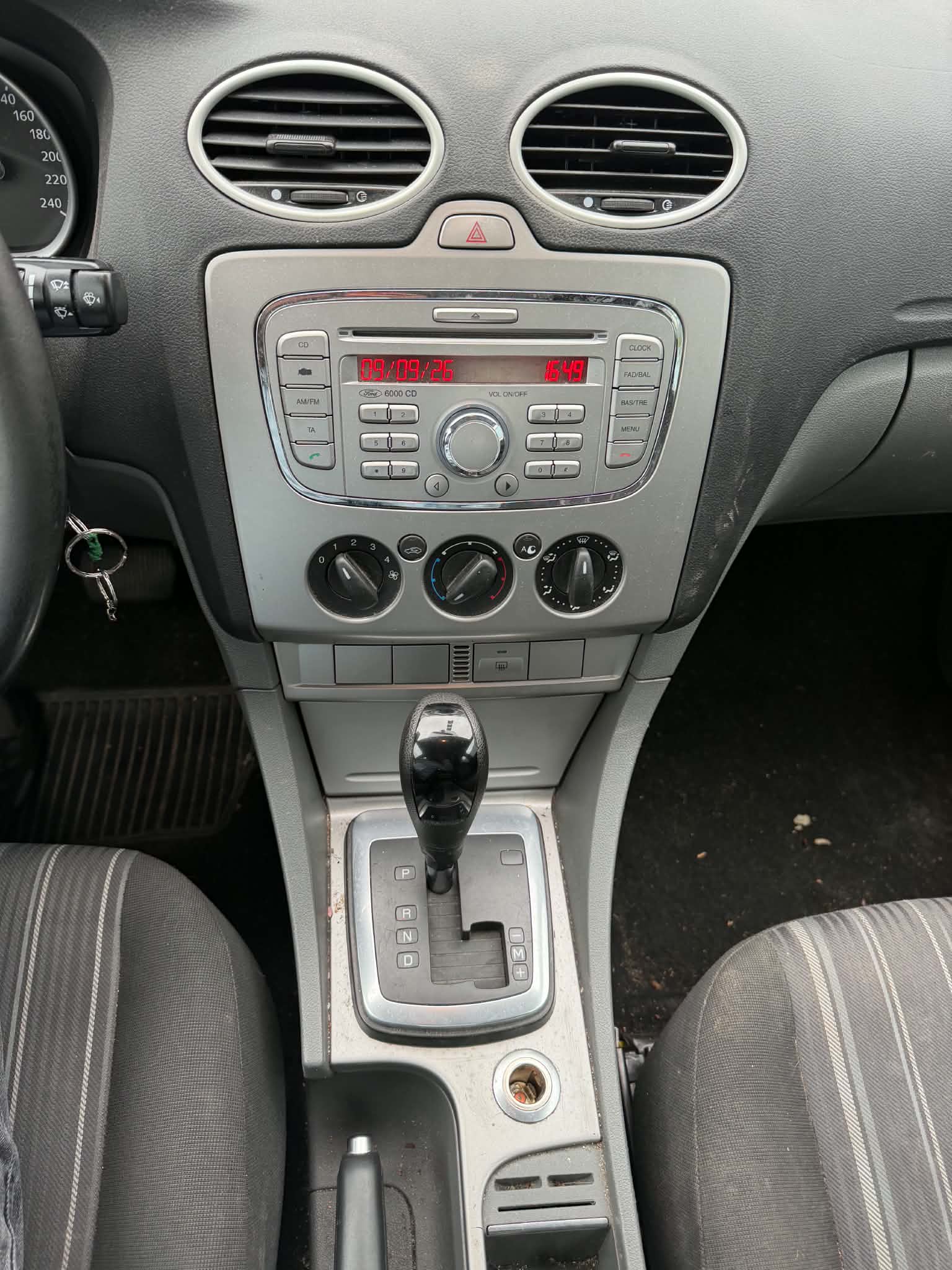 FORD Focus 2.0i Carving Automatic-image-3