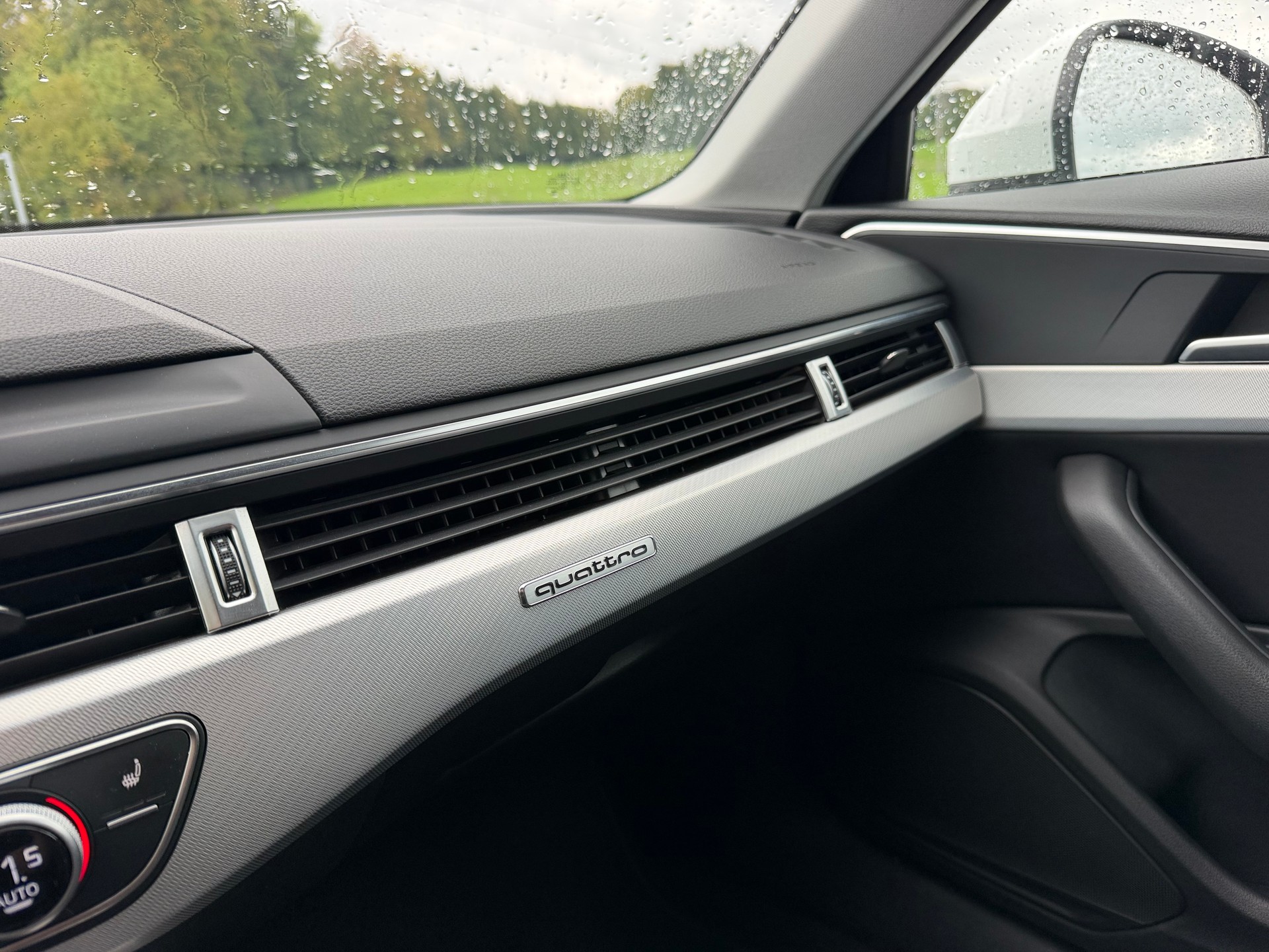 AUDI A4 Avant 2.0 TDI Sport quattro S-tronic-image-14