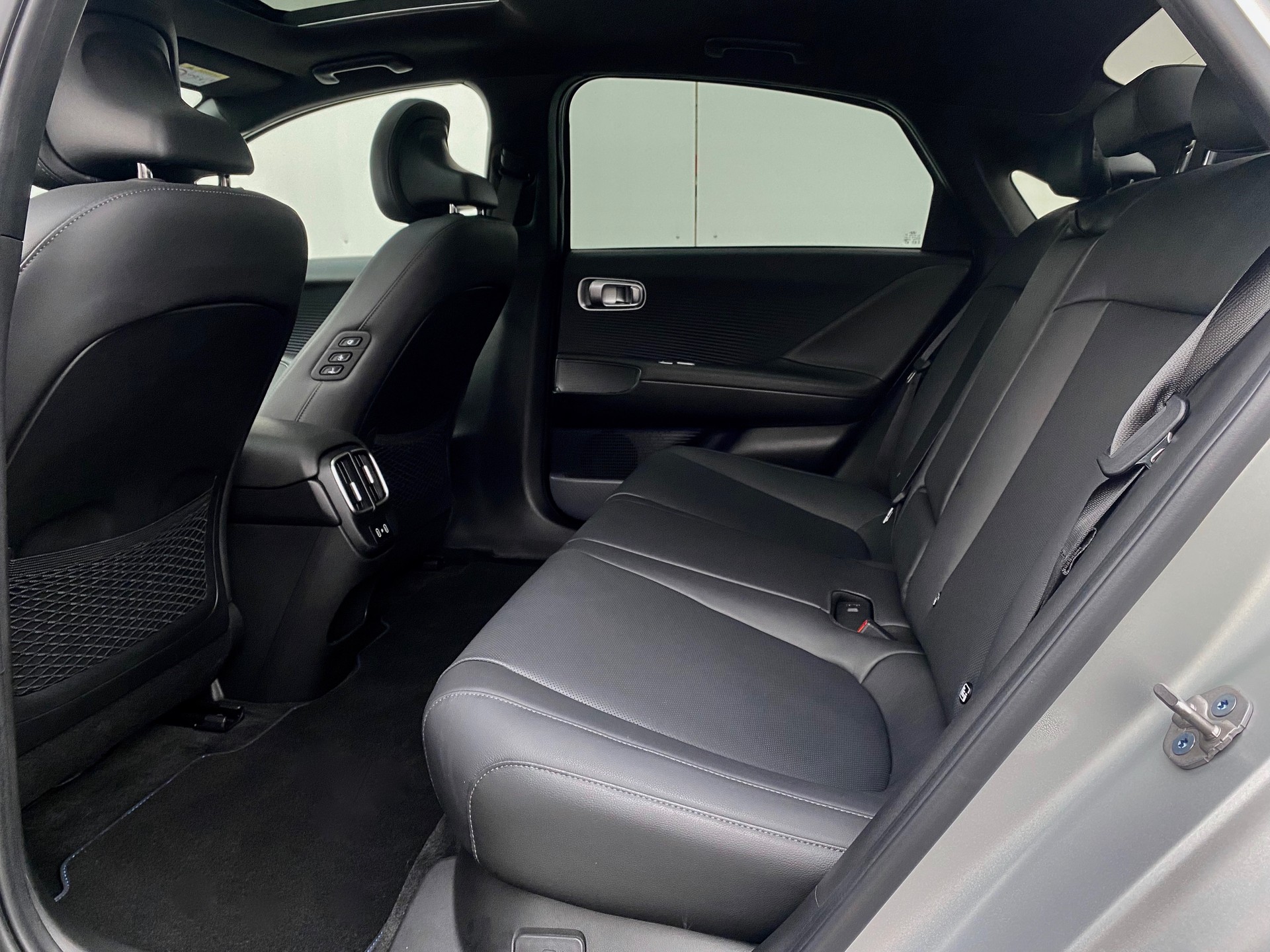 HYUNDAI Ioniq 6 *77kWh*Swiss*Launch Edition*4WD*-image-5