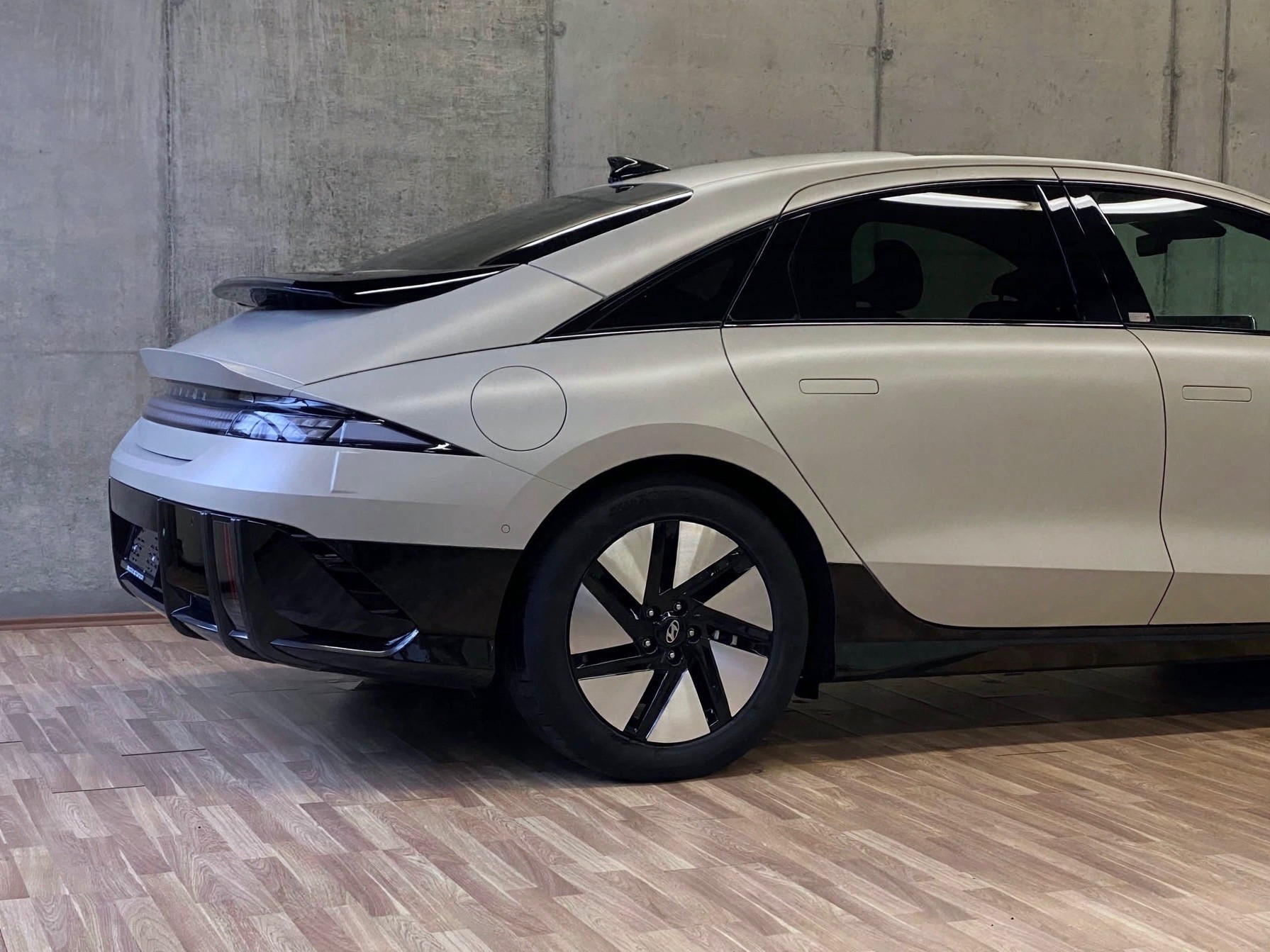 HYUNDAI Ioniq 6 *77kWh*Swiss*Launch Edition*4WD*-image-28