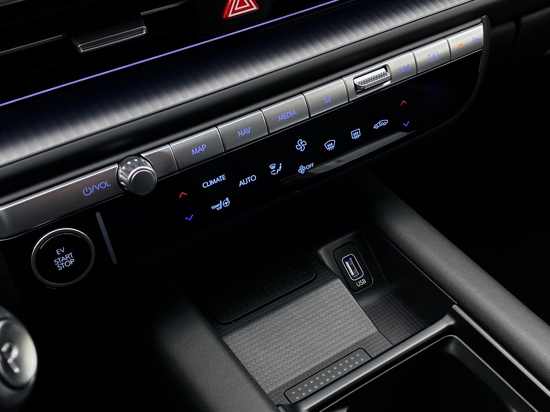 HYUNDAI Ioniq 6 *77kWh*Swiss*Launch Edition*4WD*-image-13