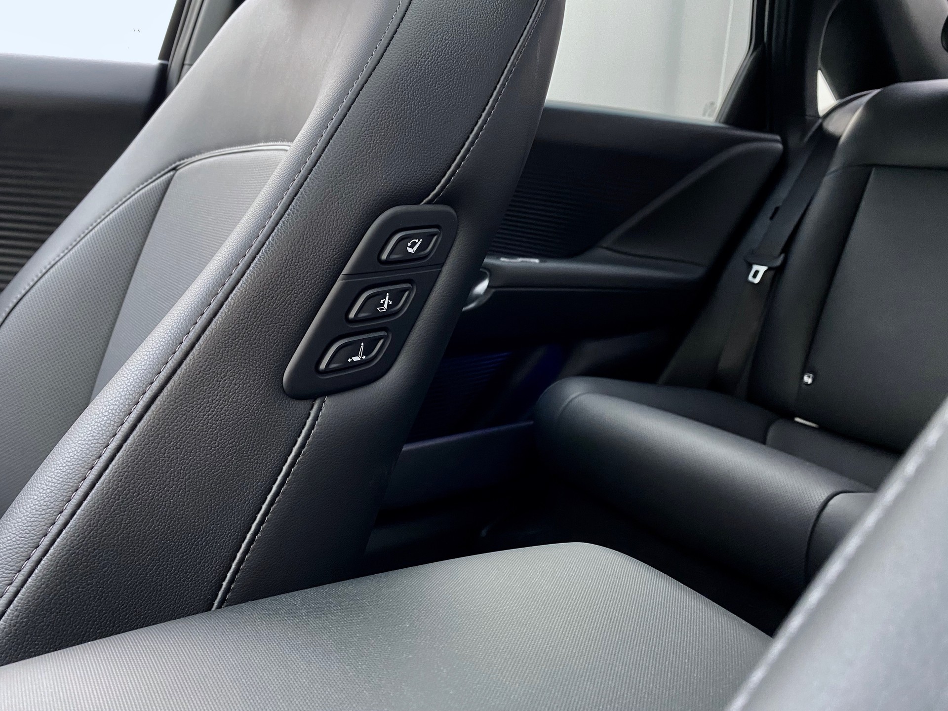 HYUNDAI Ioniq 6 *77kWh*Swiss*Launch Edition*4WD*-image-7