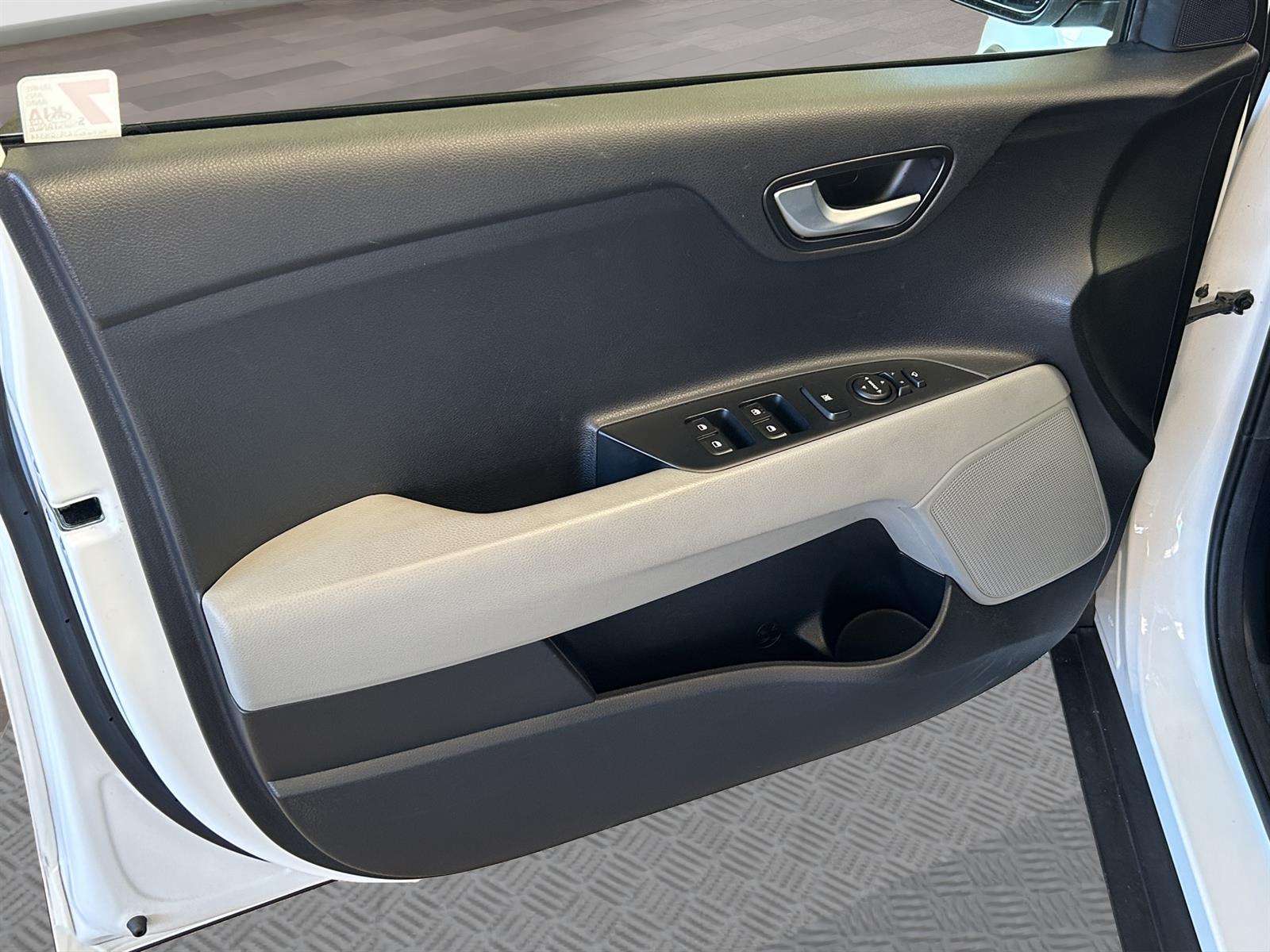 KIA Stonic 1.0 T-GDi-image-6