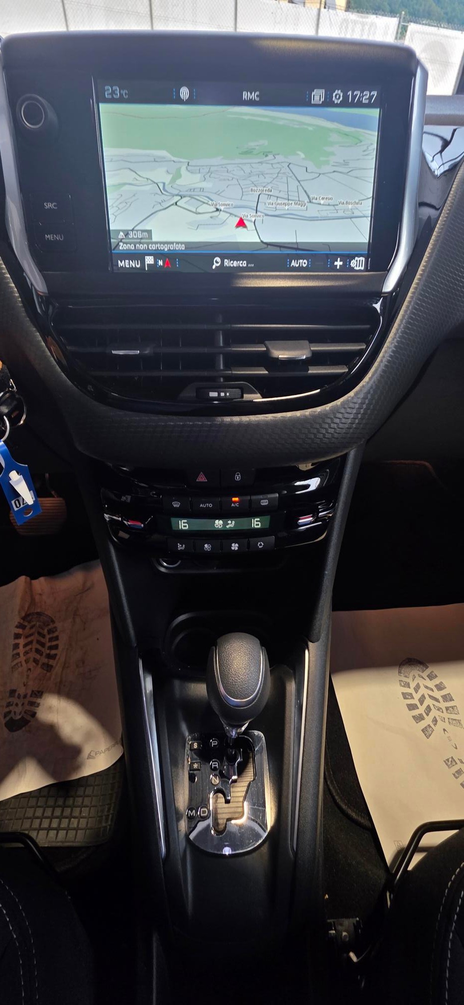 PEUGEOT 208 1.2 PureTech Allure EAT6-image-13