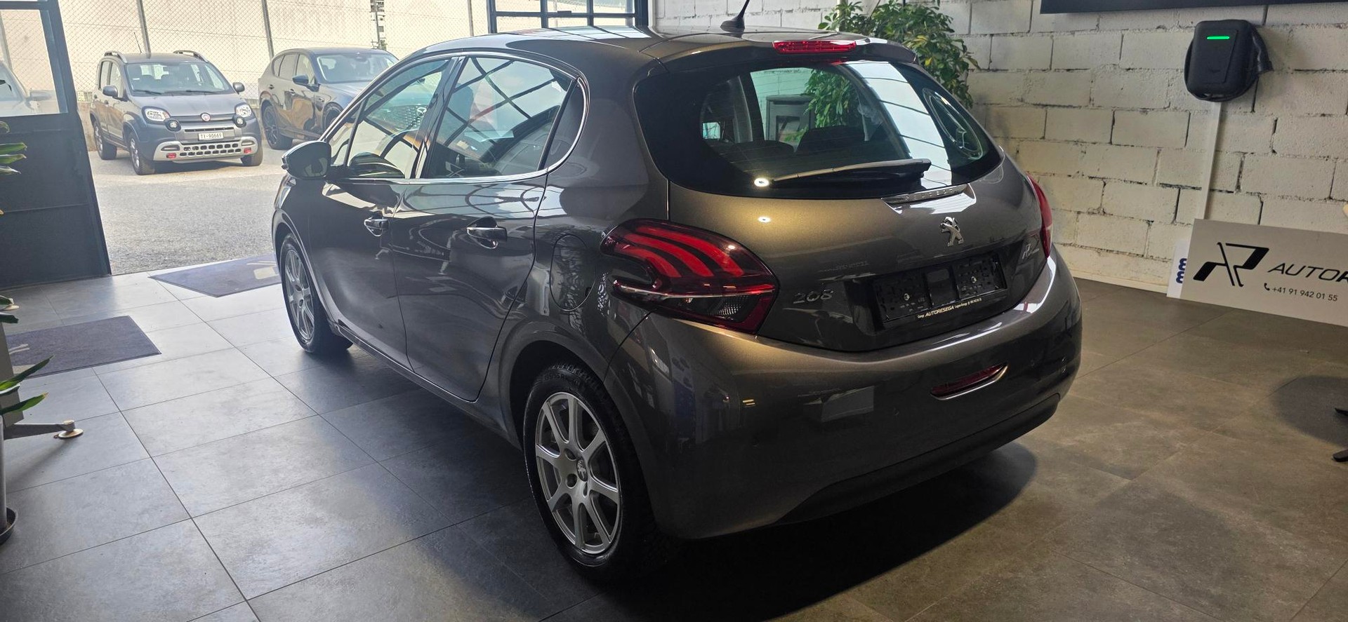 PEUGEOT 208 1.2 PureTech Allure EAT6-image-3