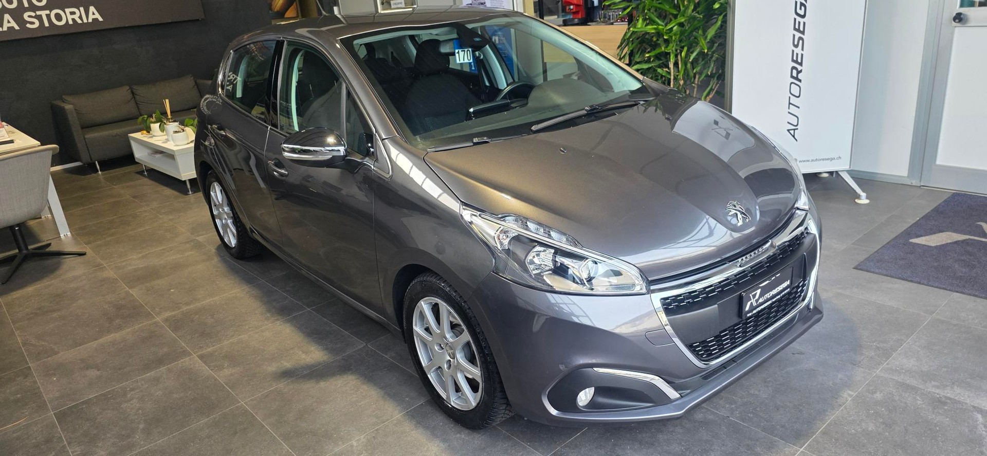 PEUGEOT 208 1.2 PureTech Allure EAT6-image-0
