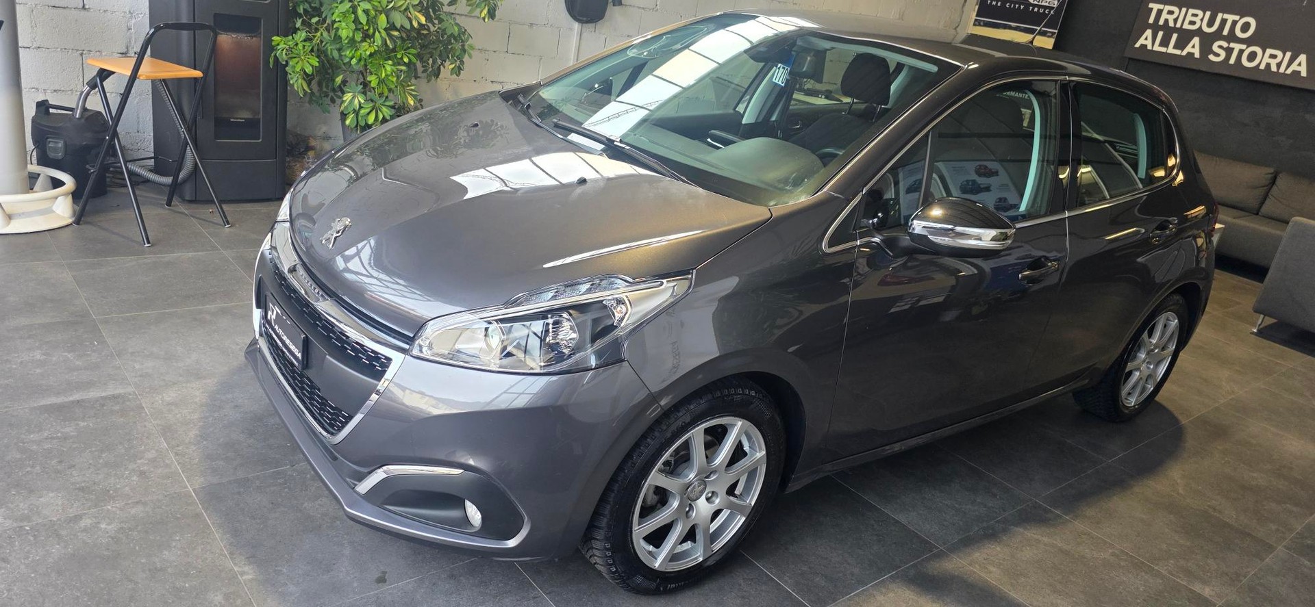 PEUGEOT 208 1.2 PureTech Allure EAT6-image-1