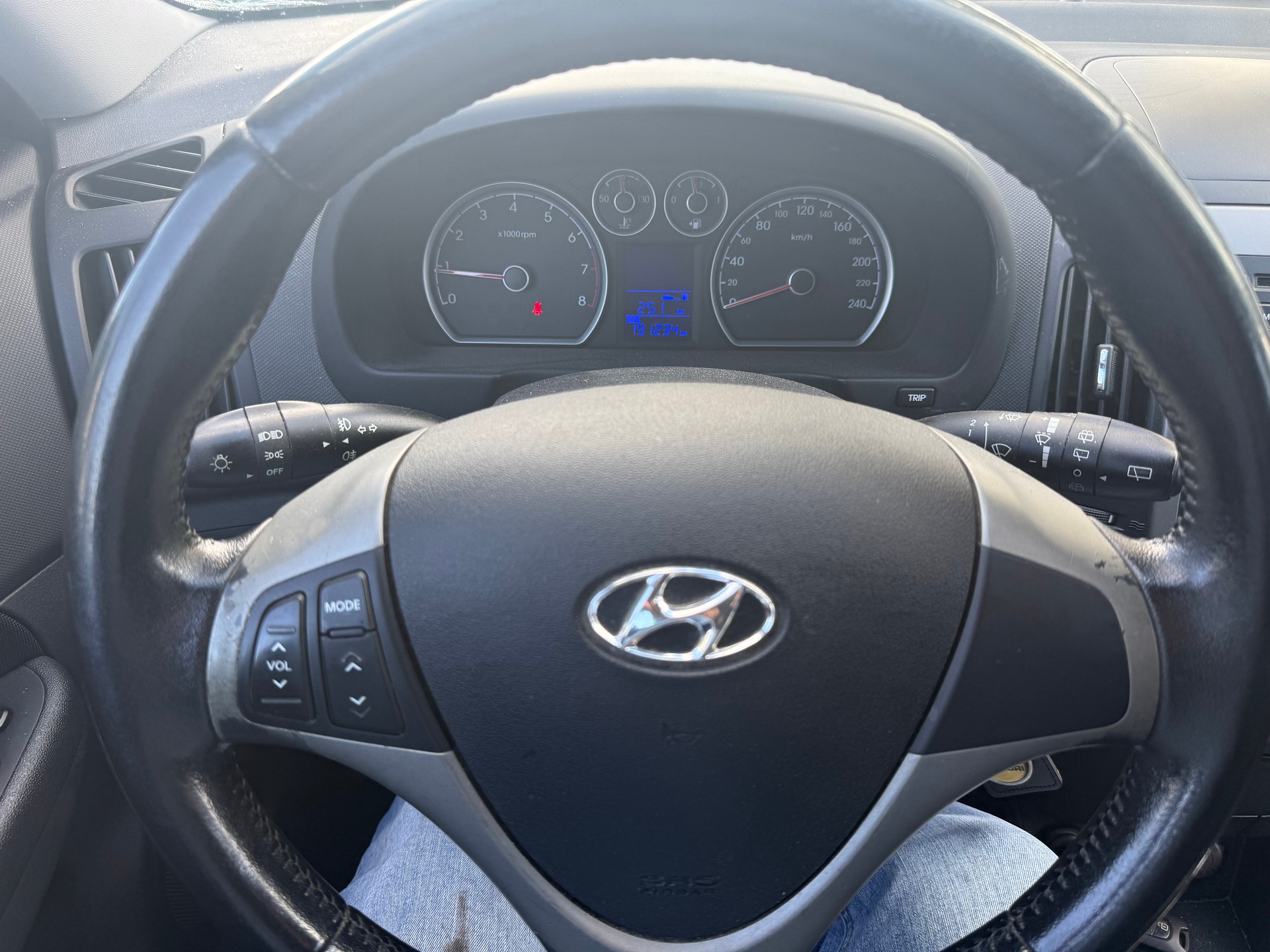 HYUNDAI i30 1.6 eco sport Edition-image-12