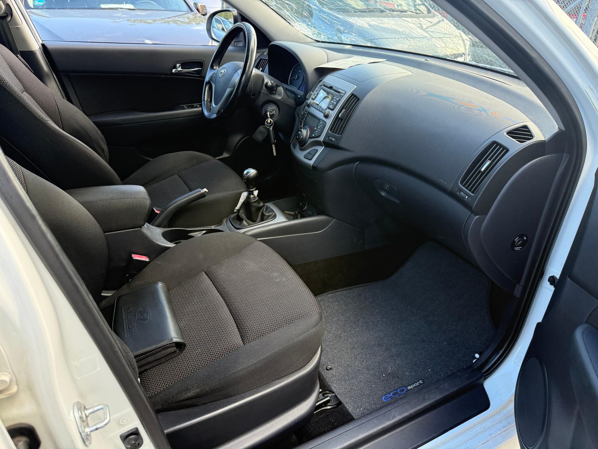 HYUNDAI i30 1.6 eco sport Edition-image-9