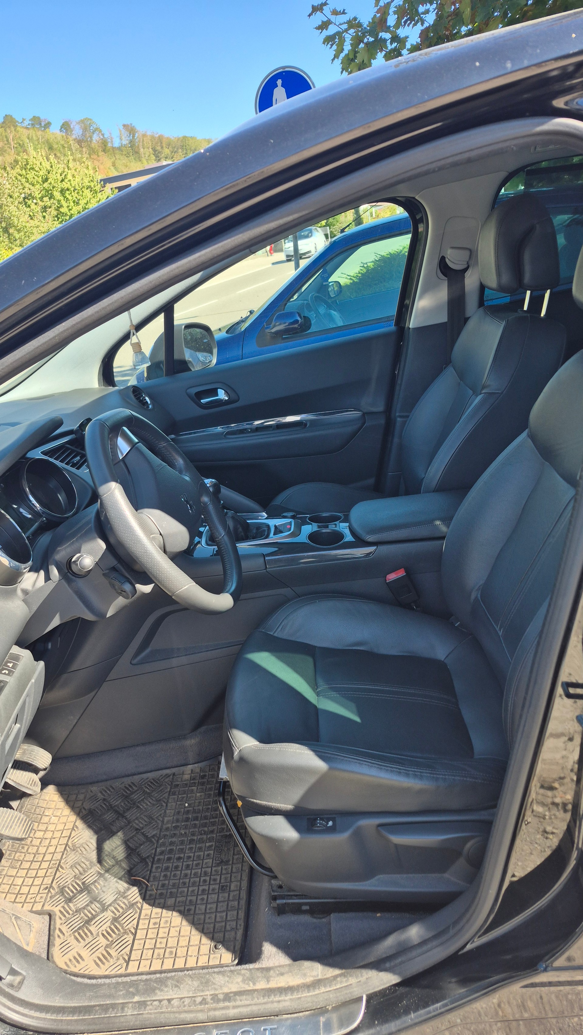 PEUGEOT 3008 1.6 16V T Platinum-image-8