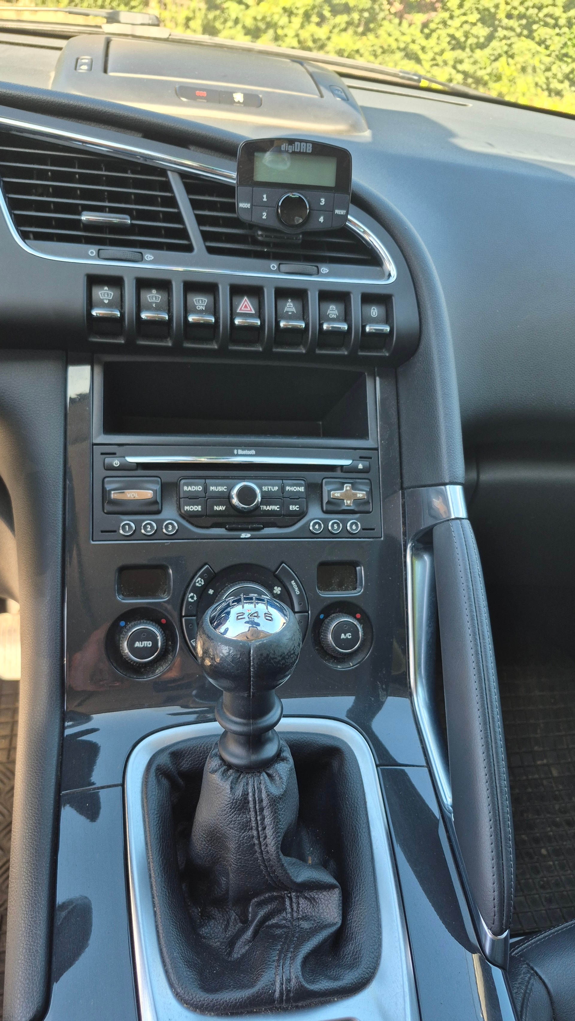 PEUGEOT 3008 1.6 16V T Platinum-image-10
