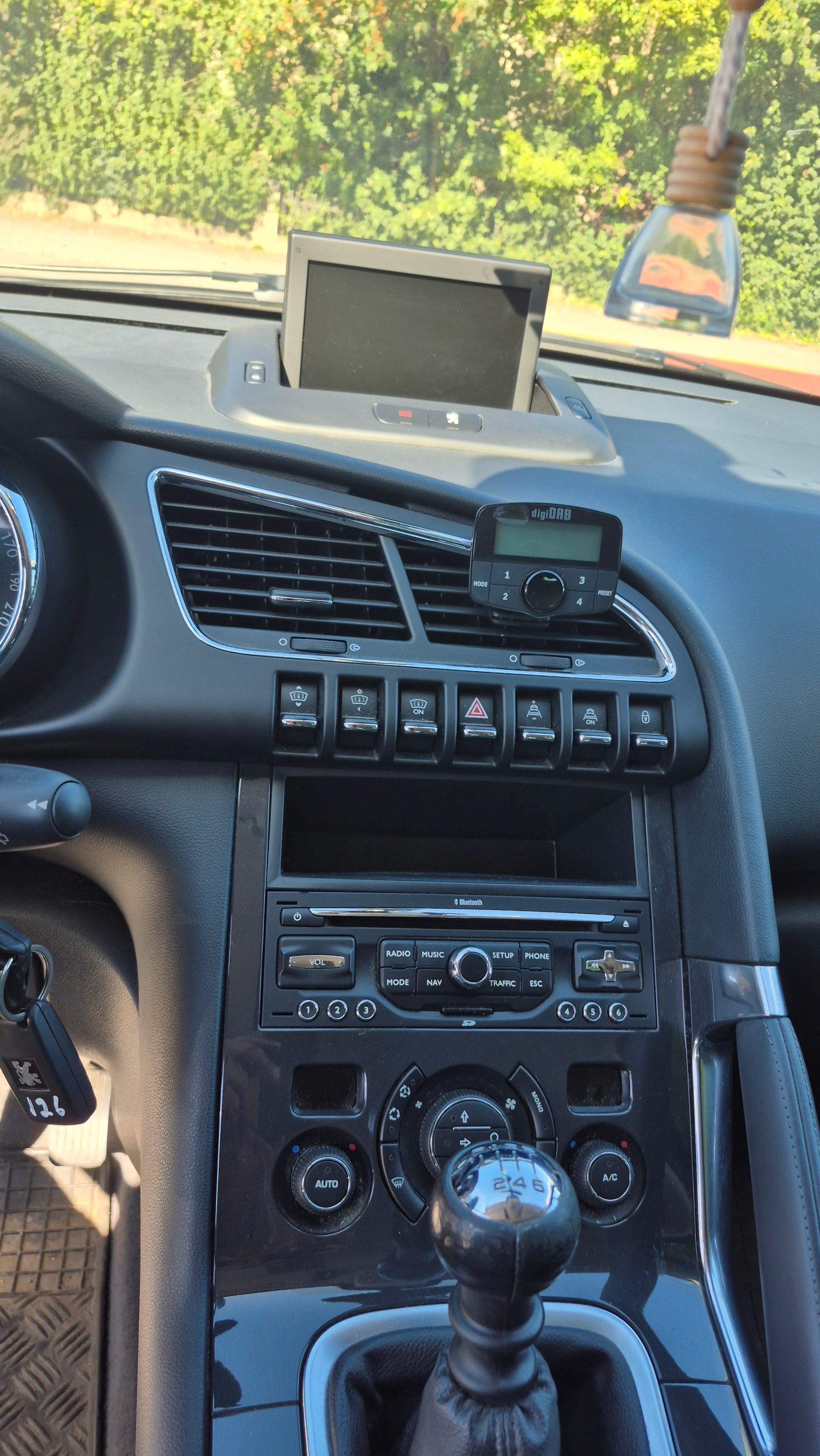 PEUGEOT 3008 1.6 16V T Platinum-image-12
