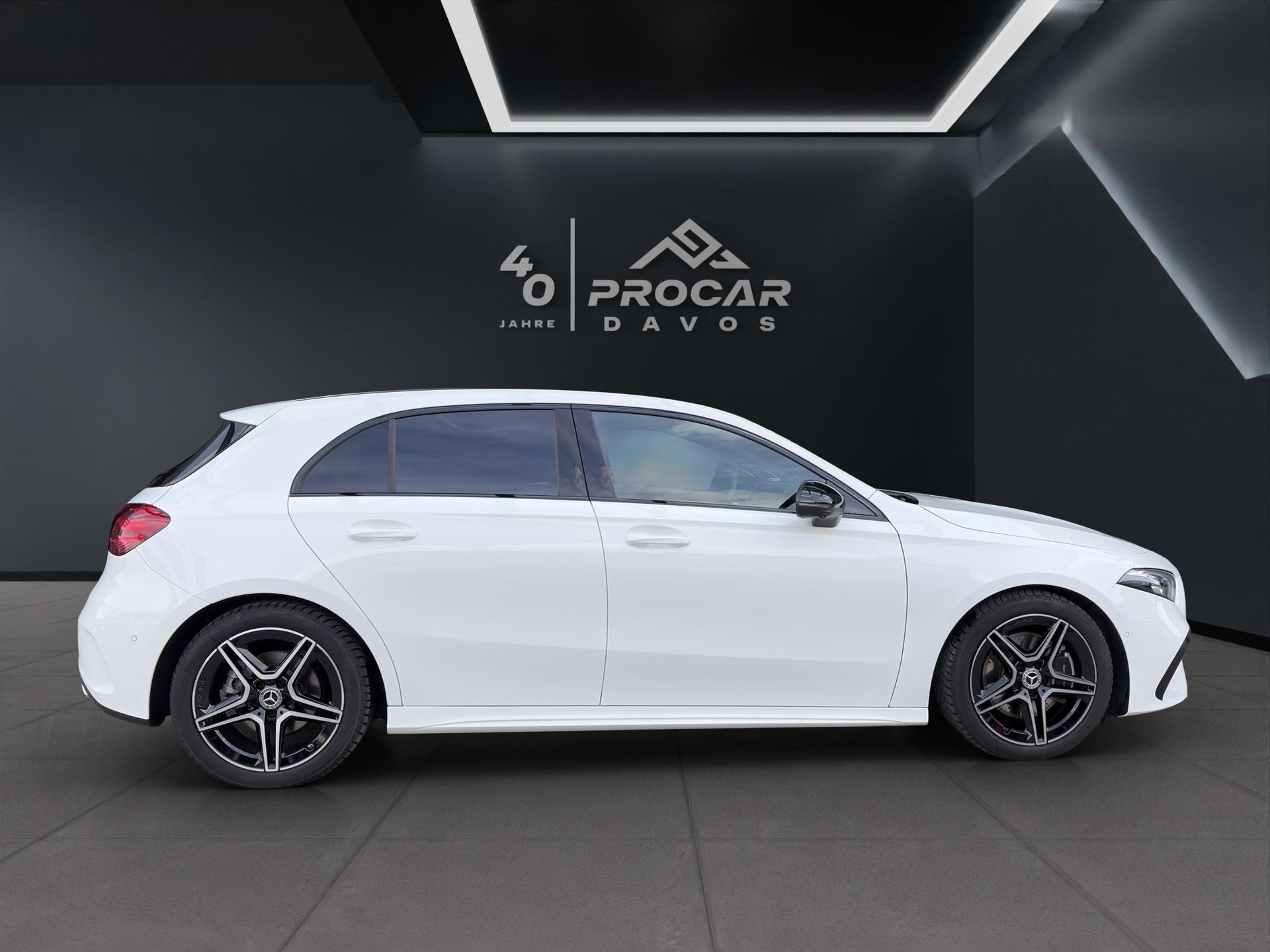MERCEDES-BENZ A-Klasse W177 A 220 AMG Line 4m-image-1