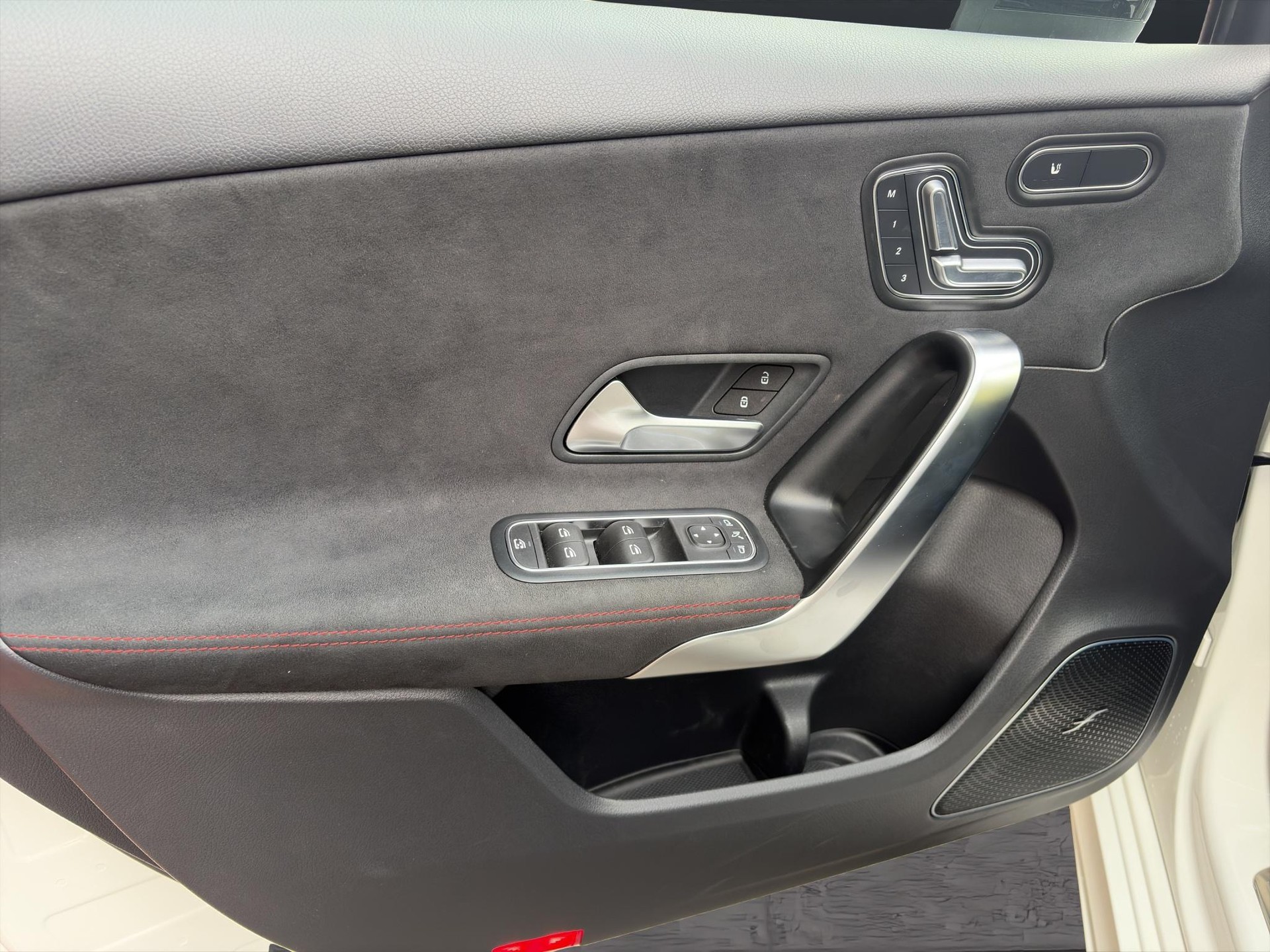 MERCEDES-BENZ A-Klasse W177 A 220 AMG Line 4m-image-13