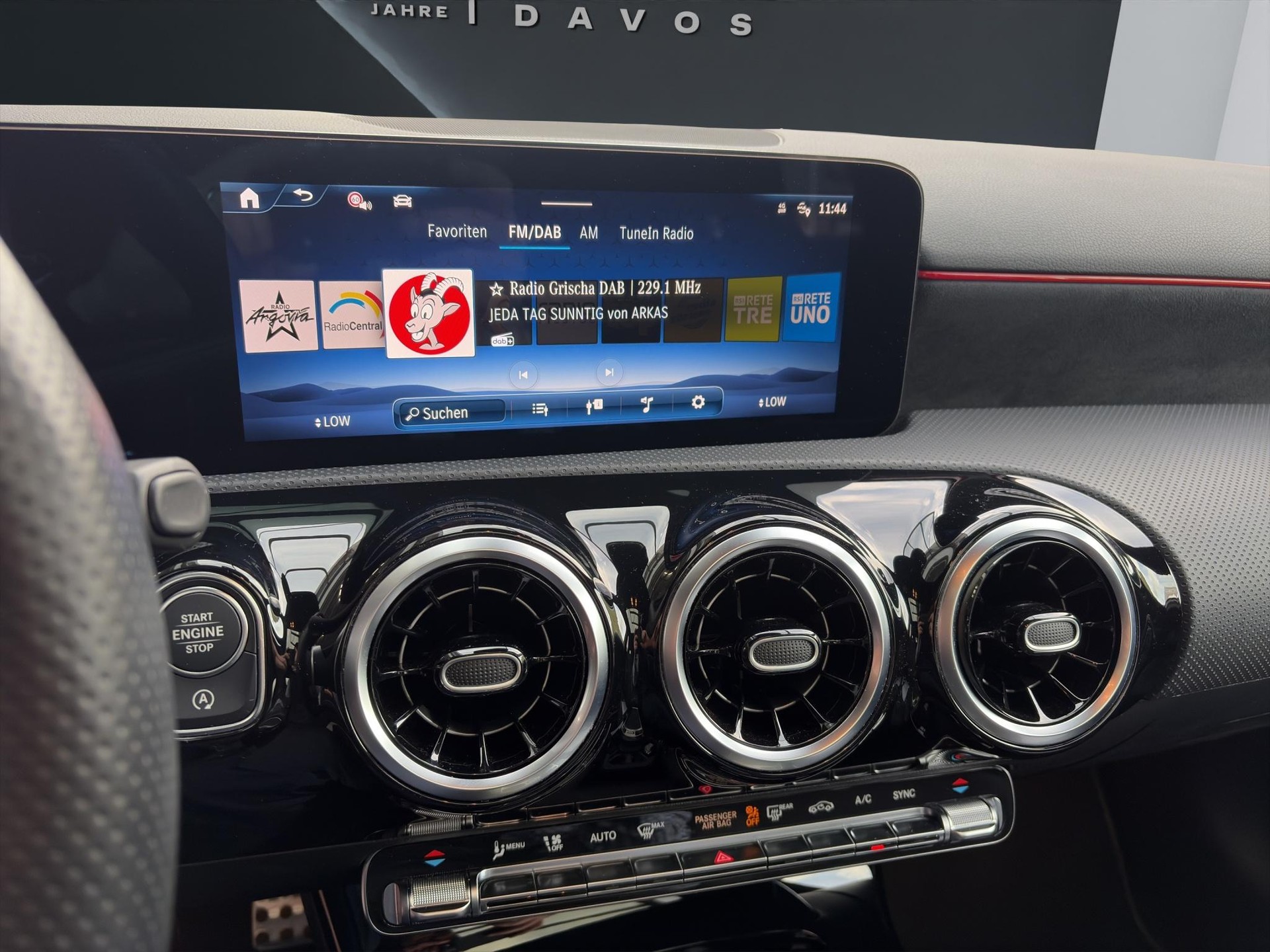 MERCEDES-BENZ A-Klasse W177 A 220 AMG Line 4m-image-9