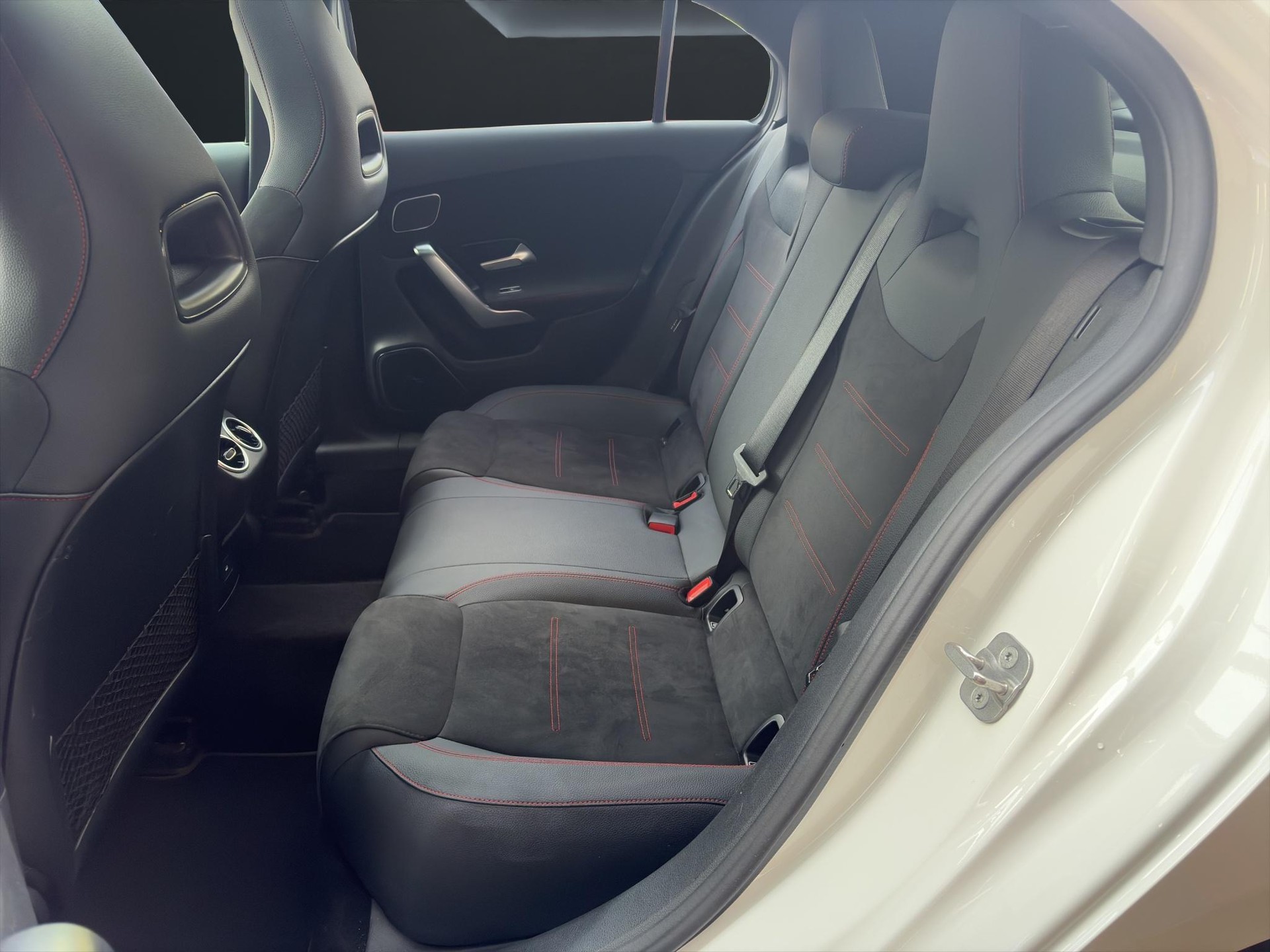MERCEDES-BENZ A-Klasse W177 A 220 AMG Line 4m-image-12