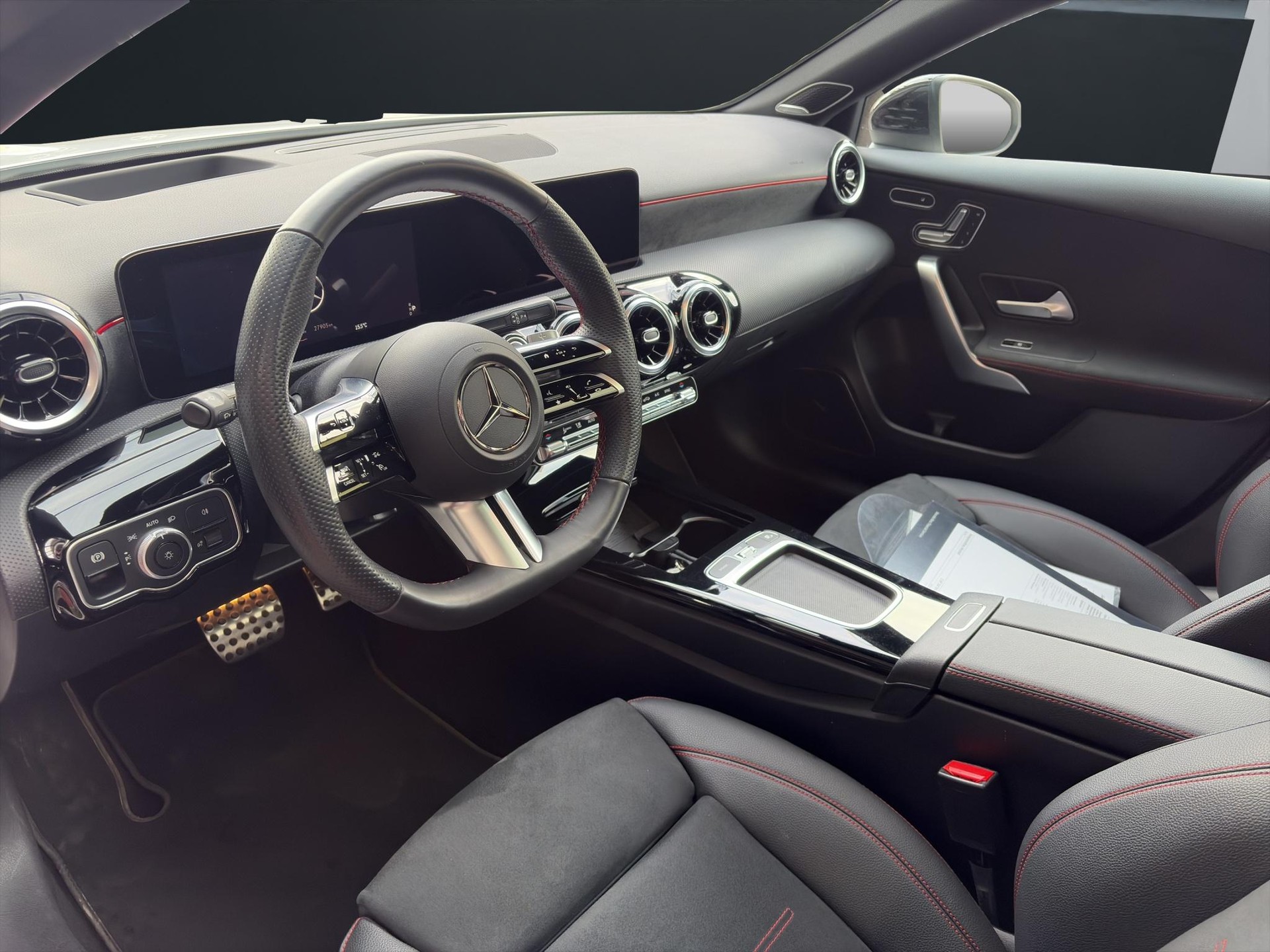 MERCEDES-BENZ A-Klasse W177 A 220 AMG Line 4m-image-6