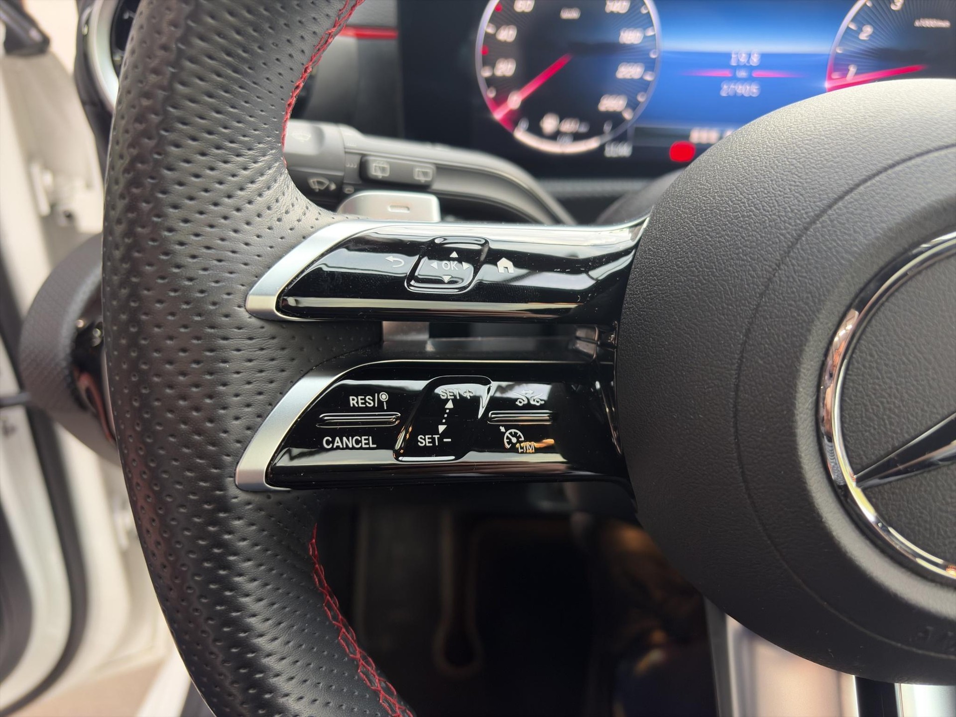 MERCEDES-BENZ A-Klasse W177 A 220 AMG Line 4m-image-8