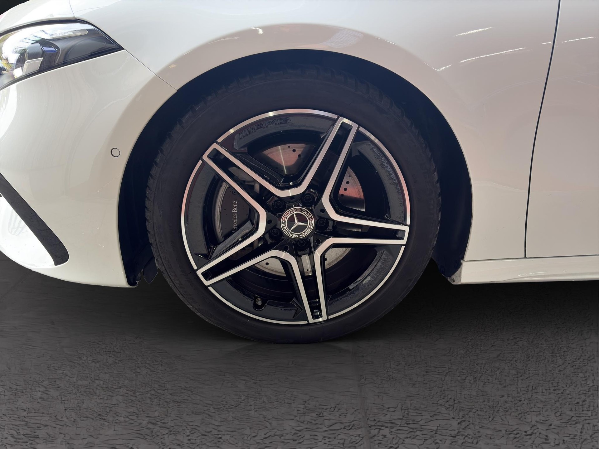 MERCEDES-BENZ A-Klasse W177 A 220 AMG Line 4m-image-5