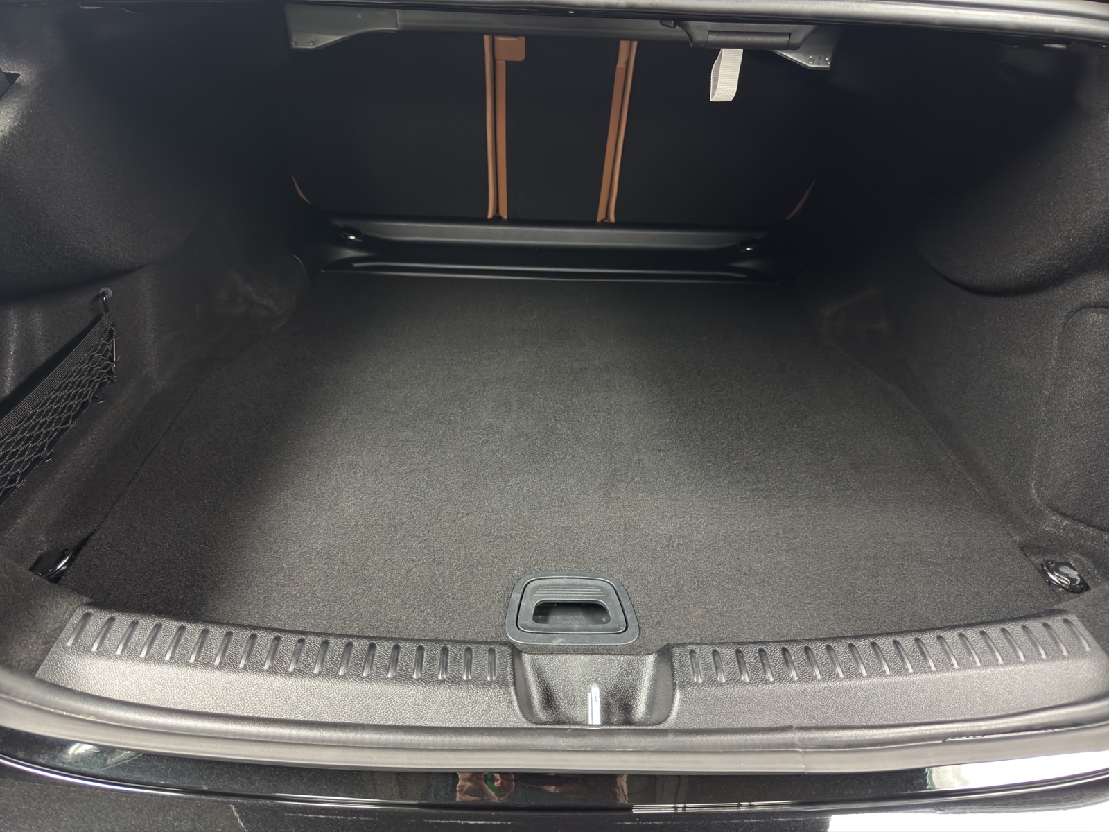 MERCEDES-BENZ E 220 d 4Matic-image-8