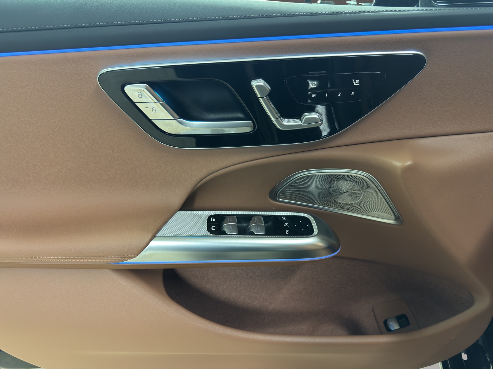 MERCEDES-BENZ E 220 d 4Matic-image-12