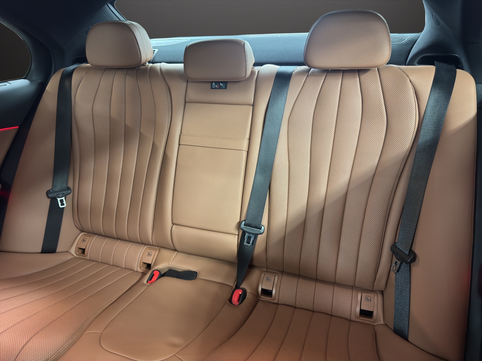 MERCEDES-BENZ E 220 d 4Matic-image-14