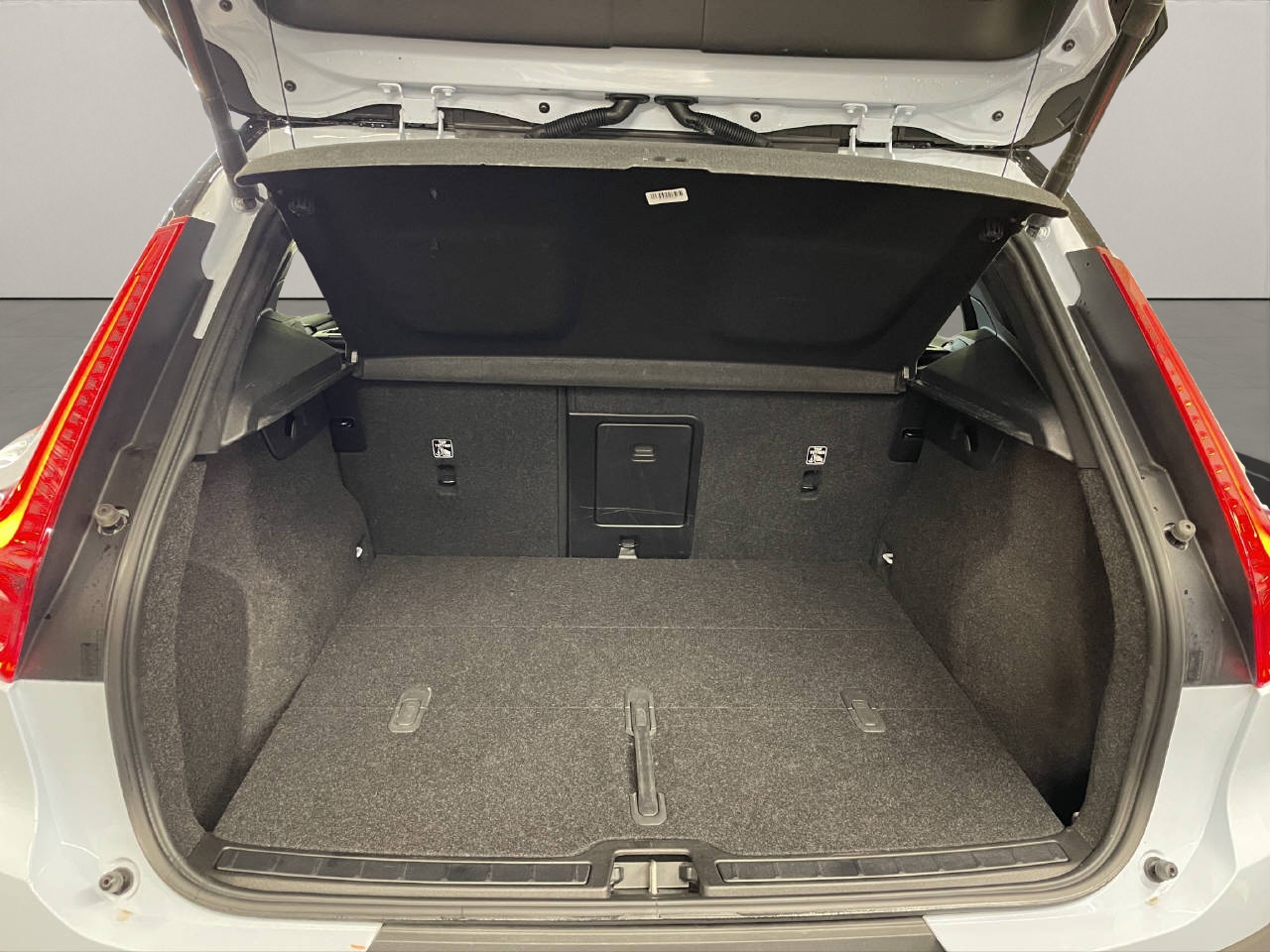 VOLVO XC40 E80 Twin Plus AWD-image-12