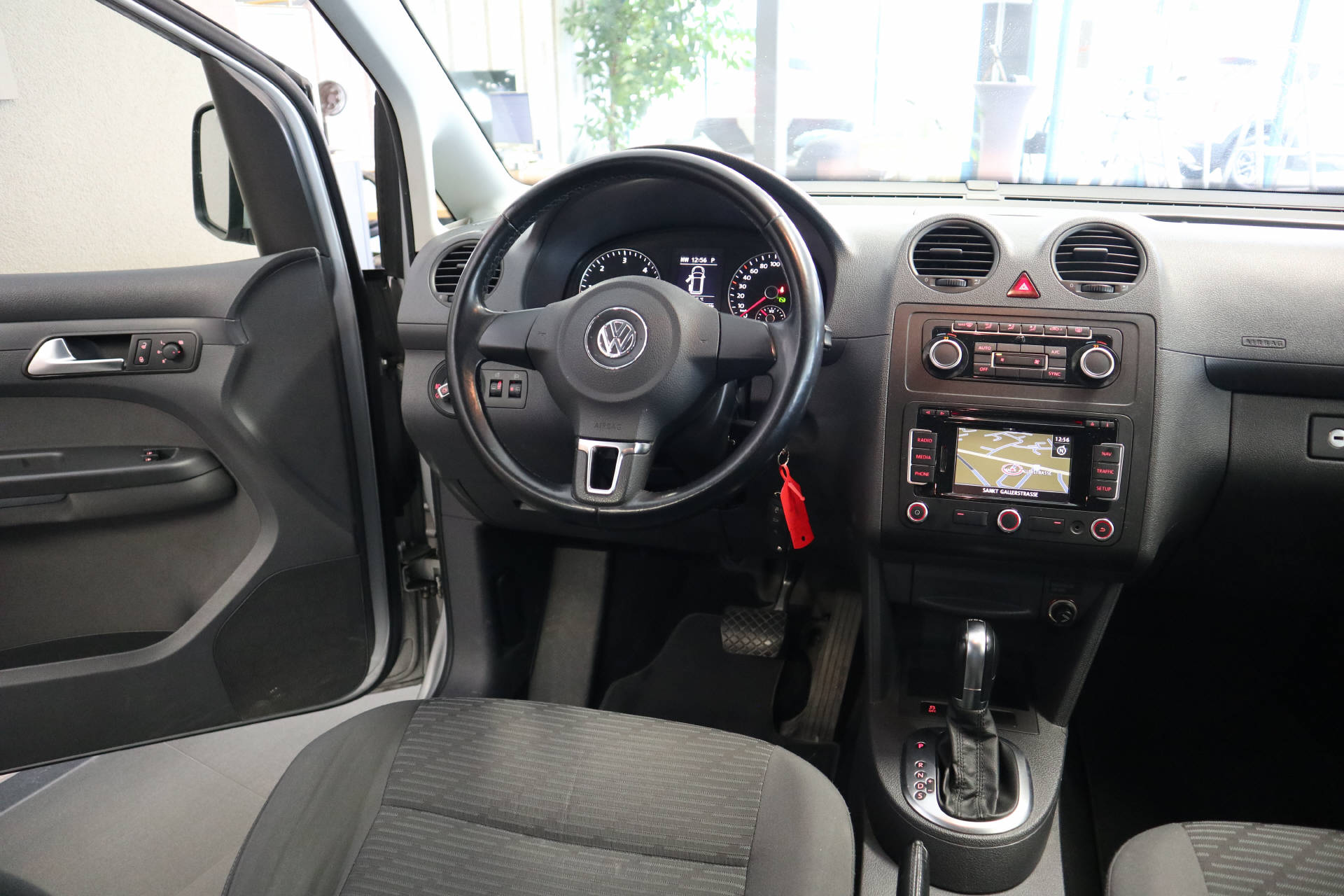 VW Caddy Maxi 2.0 TDI Comfortline DSG-image-12