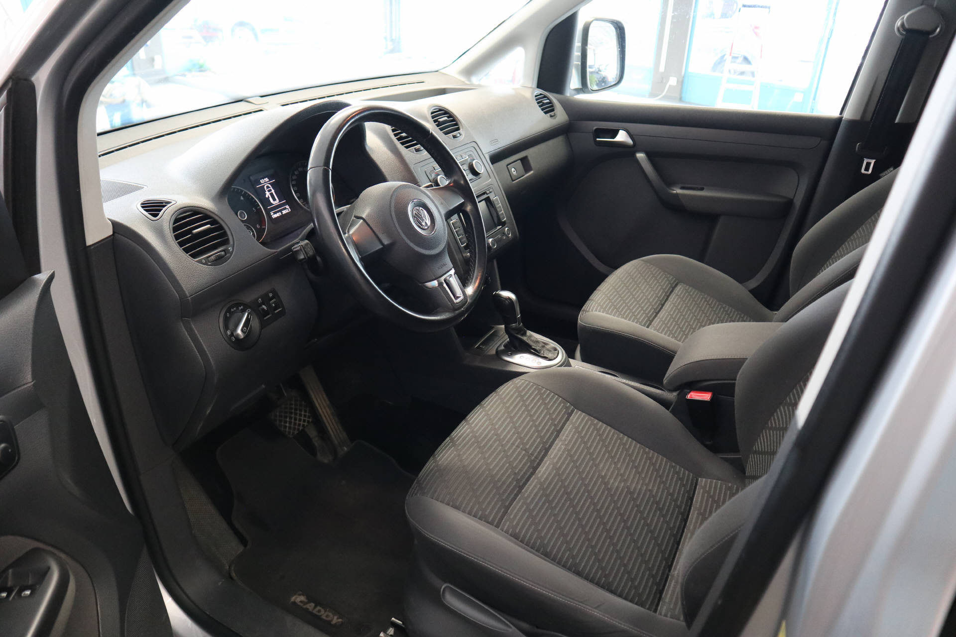 VW Caddy Maxi 2.0 TDI Comfortline DSG-image-11
