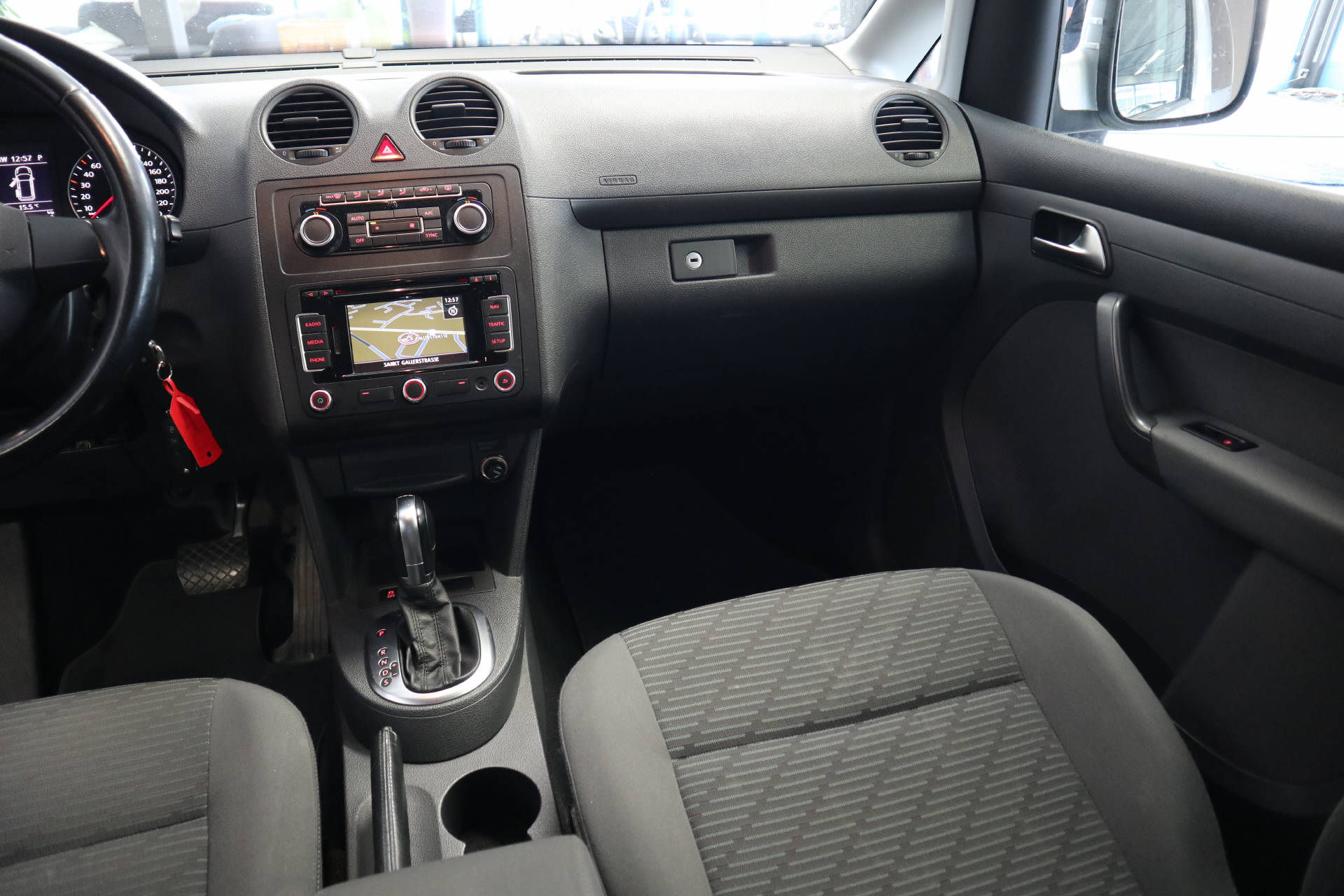 VW Caddy Maxi 2.0 TDI Comfortline DSG-image-14