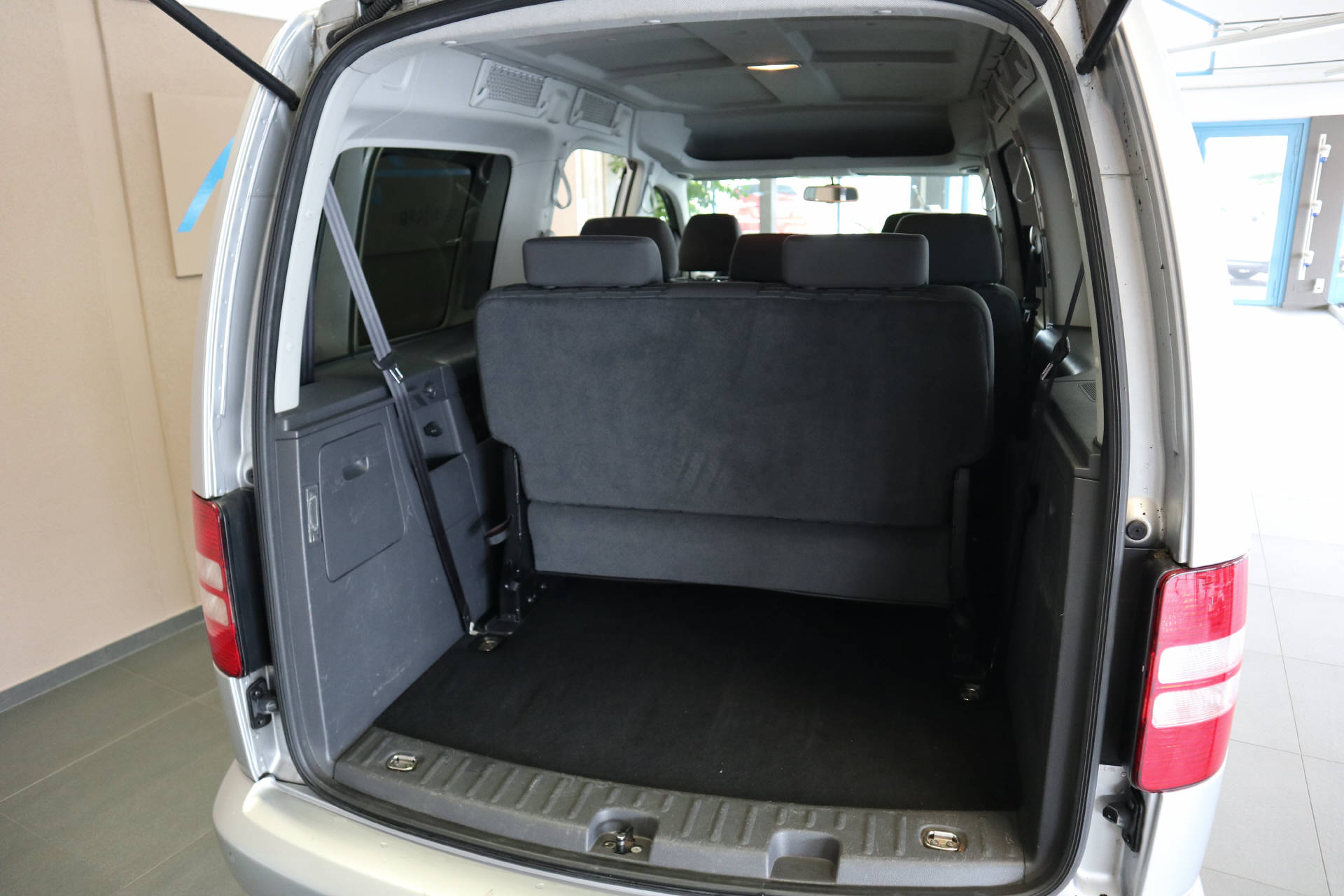VW Caddy Maxi 2.0 TDI Comfortline DSG-image-9