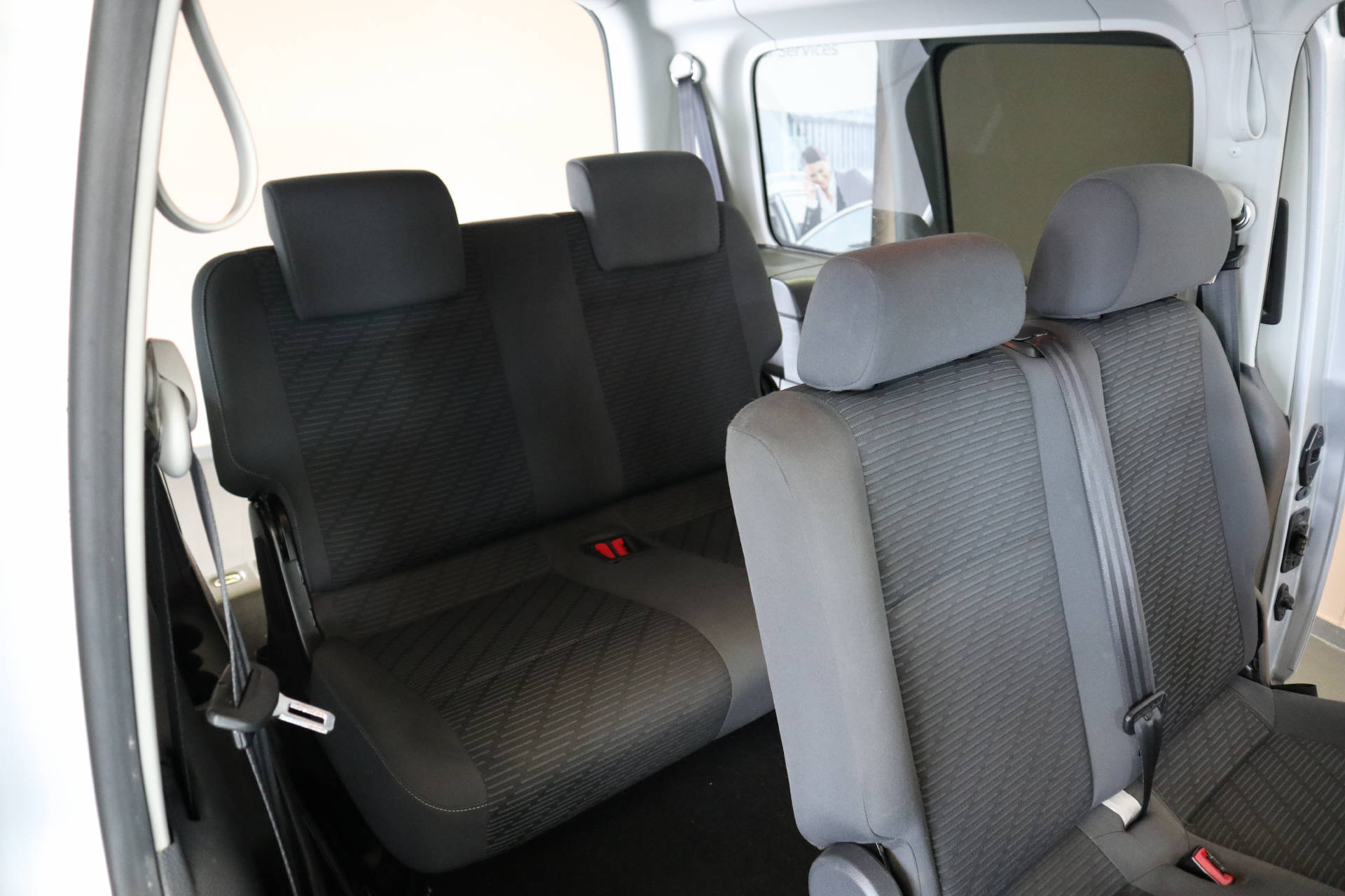 VW Caddy Maxi 2.0 TDI Comfortline DSG-image-8