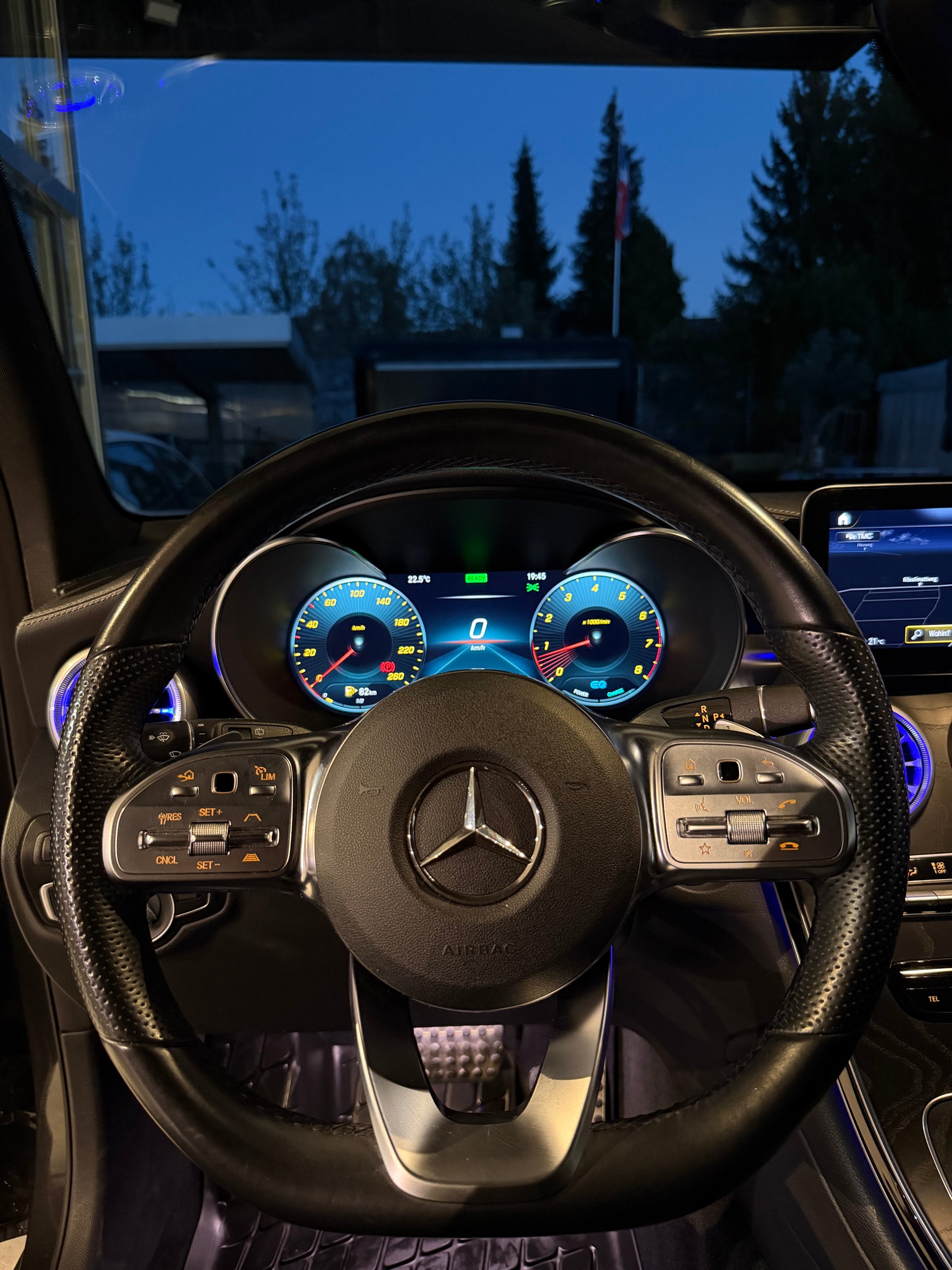 MERCEDES-BENZ GLC 300 AMG Line 4m-image-11
