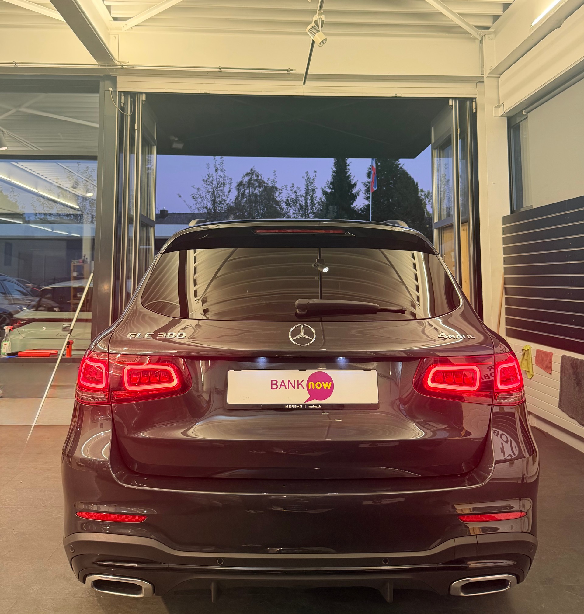 MERCEDES-BENZ GLC 300 AMG Line 4m-image-5