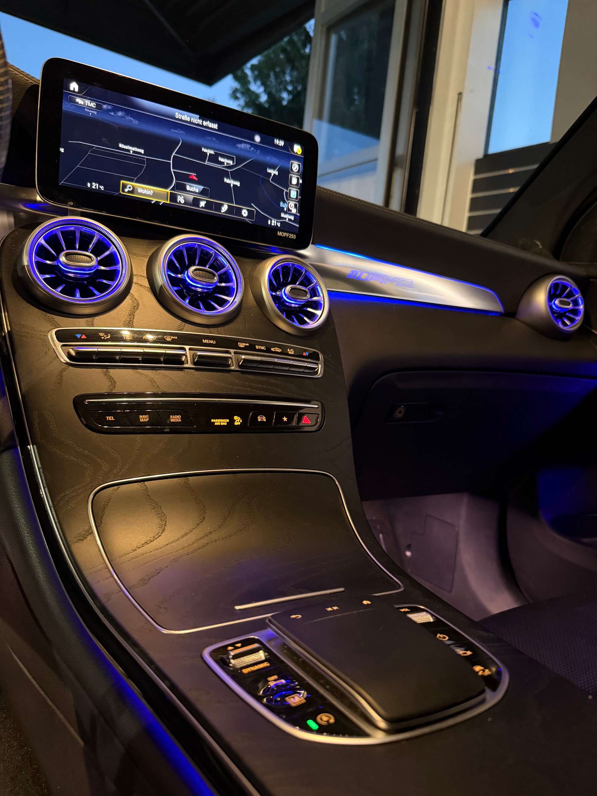 MERCEDES-BENZ GLC 300 AMG Line 4m-image-13