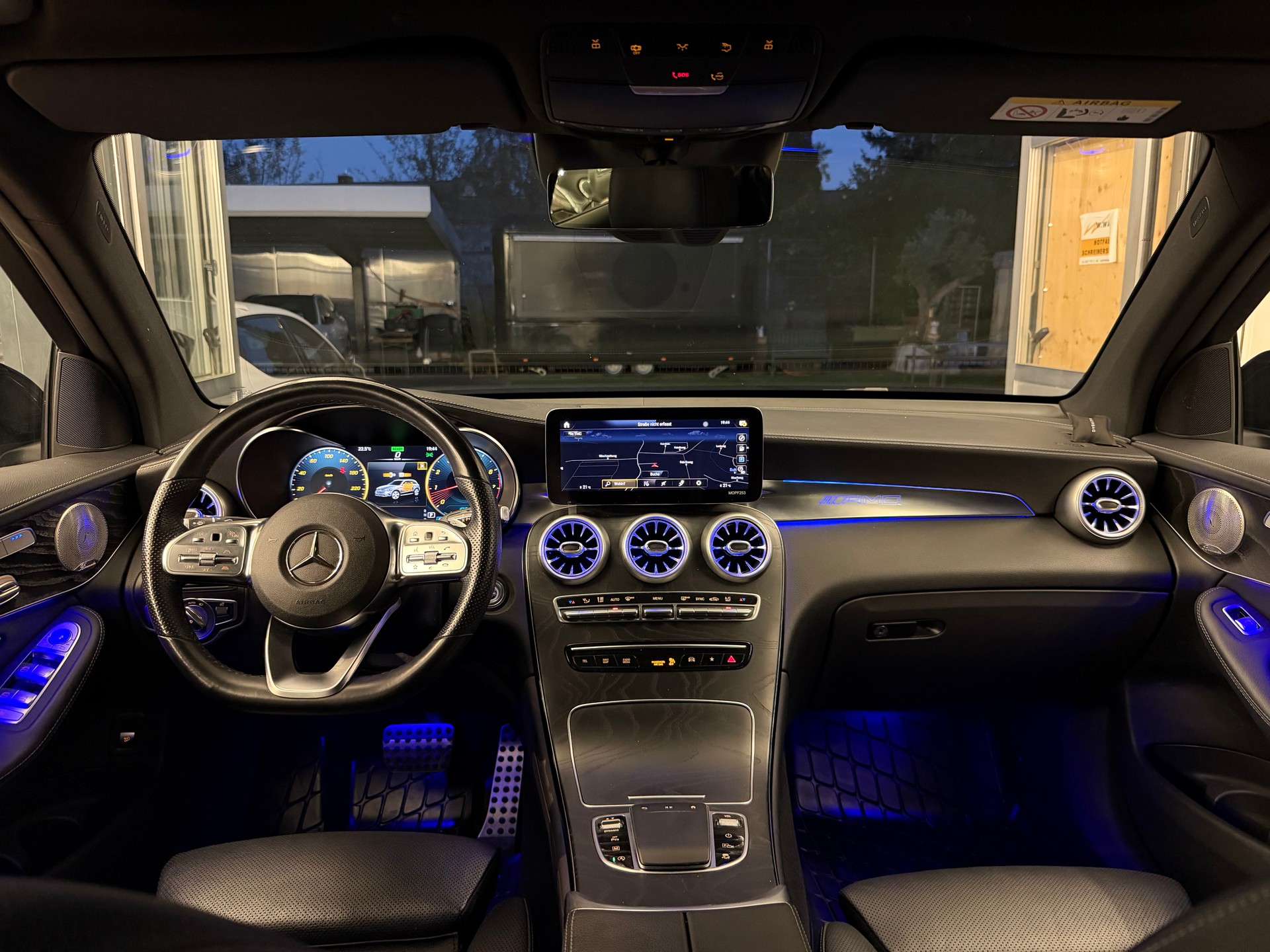 MERCEDES-BENZ GLC 300 AMG Line 4m-image-9