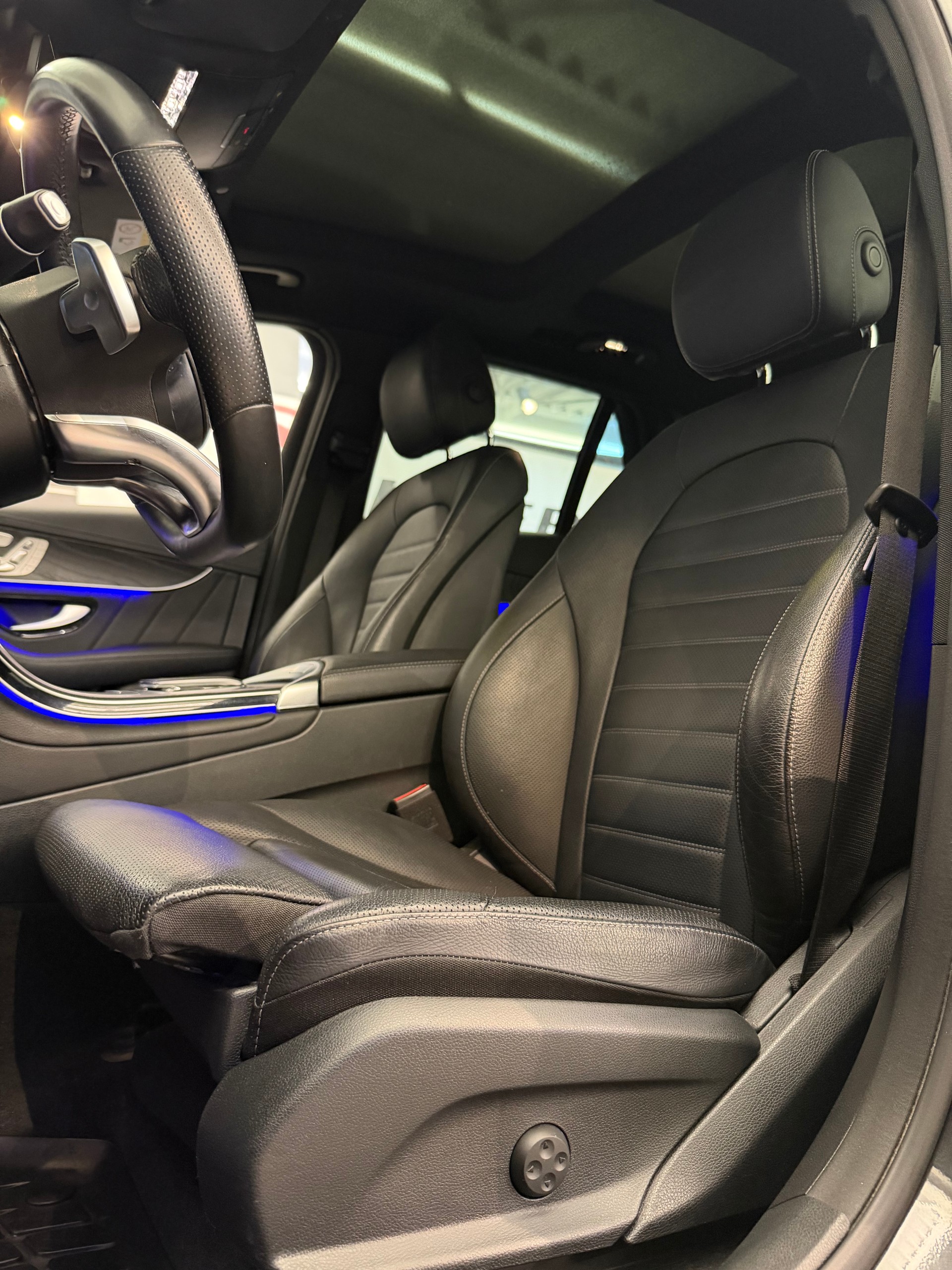 MERCEDES-BENZ GLC 300 AMG Line 4m-image-6