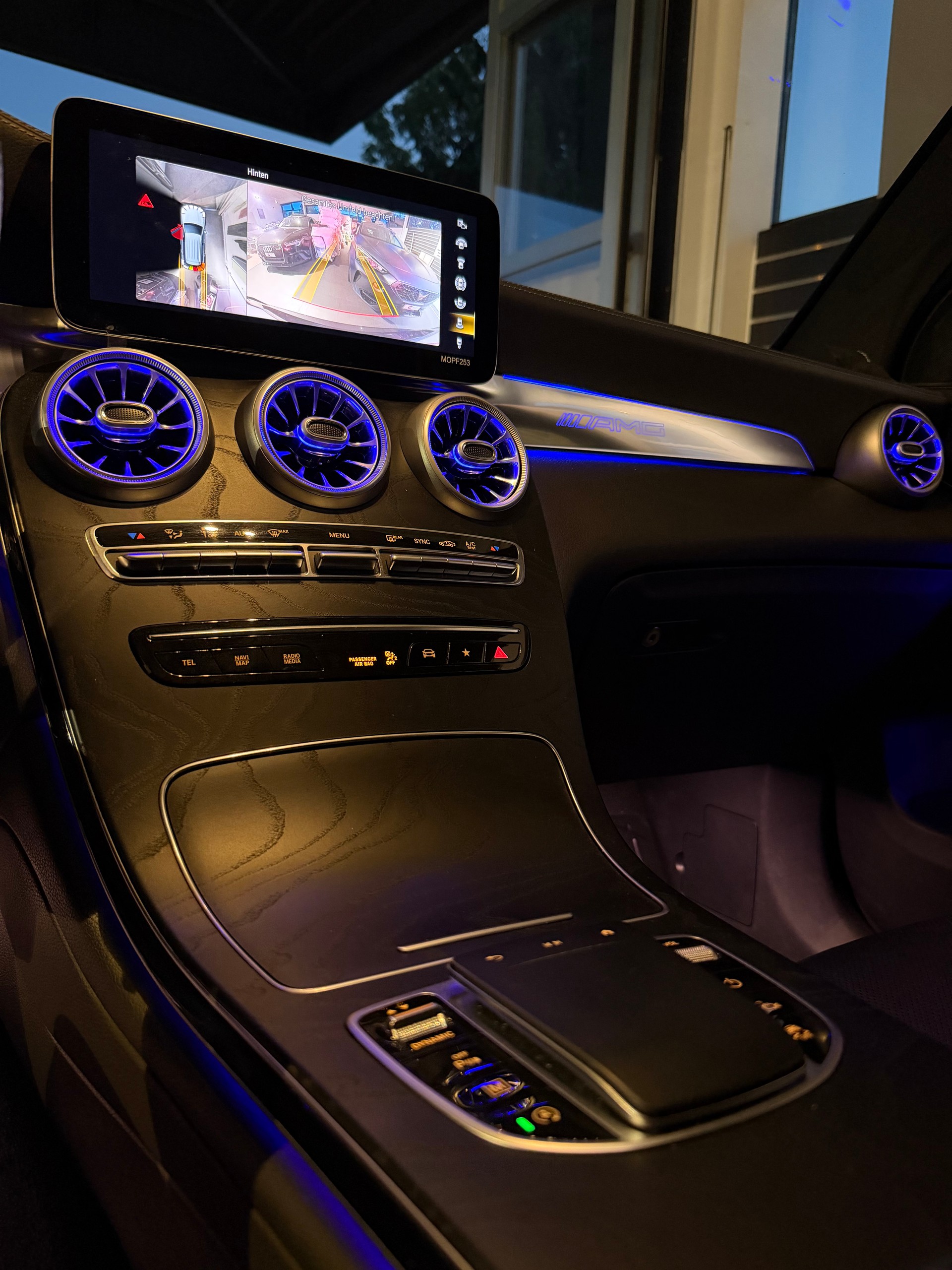 MERCEDES-BENZ GLC 300 AMG Line 4m-image-12