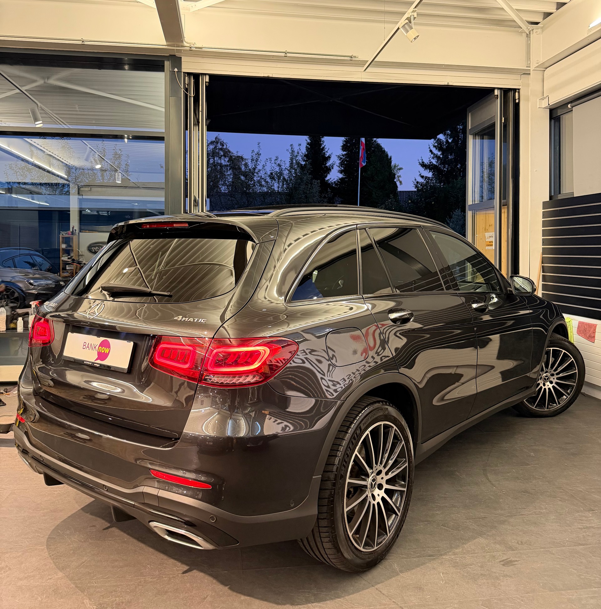 MERCEDES-BENZ GLC 300 AMG Line 4m-image-3