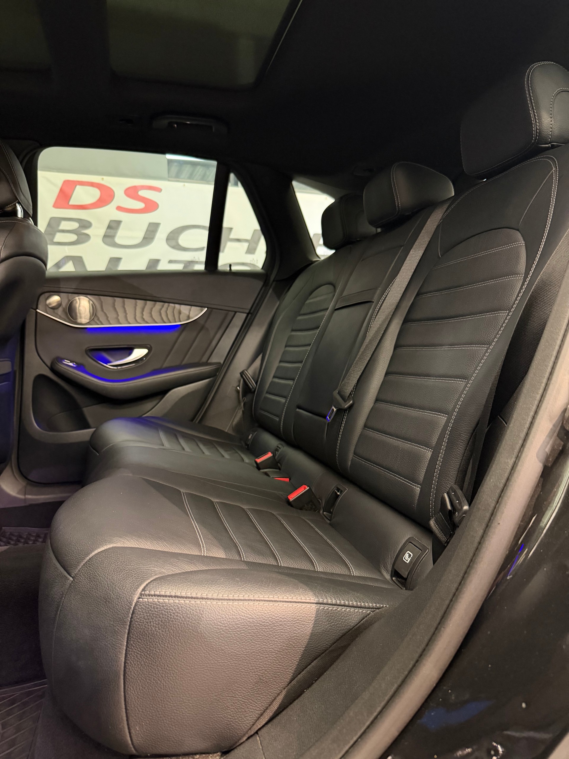 MERCEDES-BENZ GLC 300 AMG Line 4m-image-8