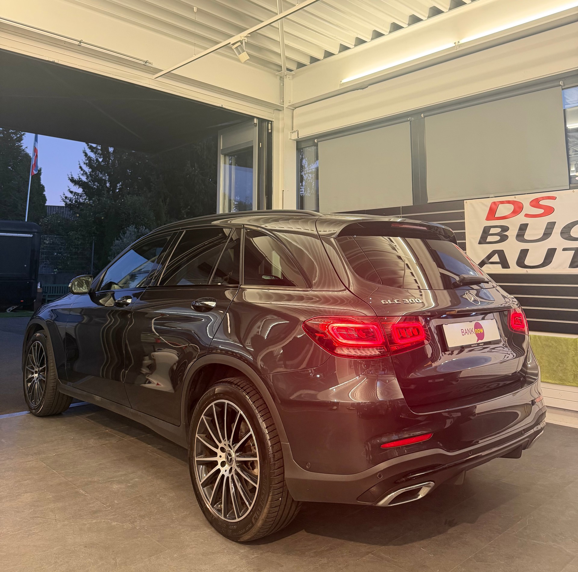 MERCEDES-BENZ GLC 300 AMG Line 4m-image-4