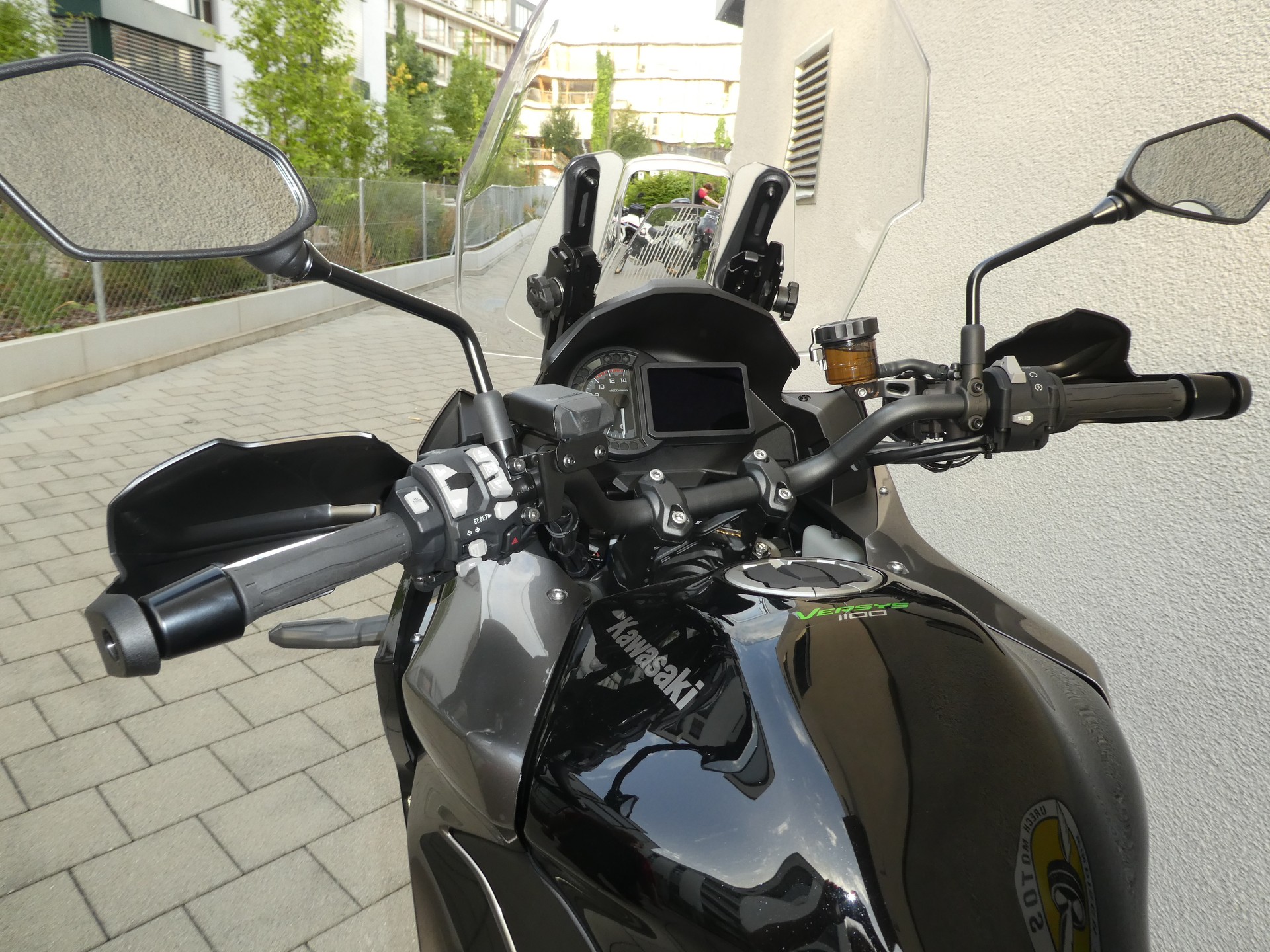 KAWASAKI Versys 1100 S-image-12