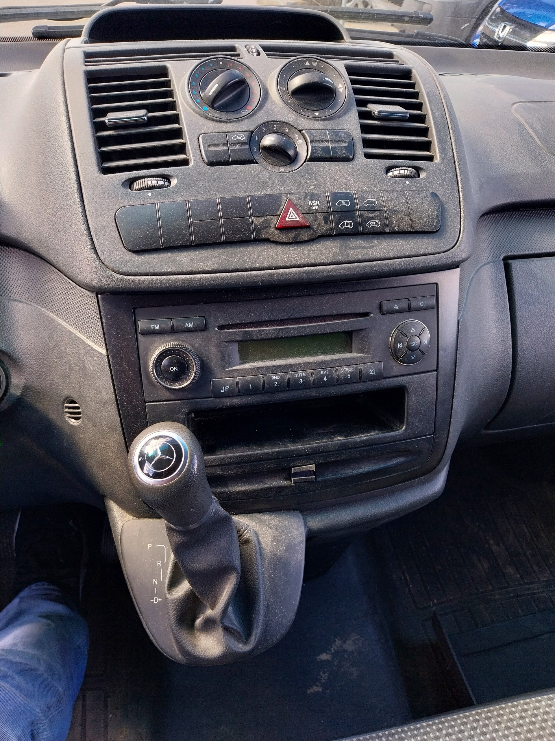MERCEDES-BENZ Vito 113 CDI Blue Efficiency L 4Matic A-image-8