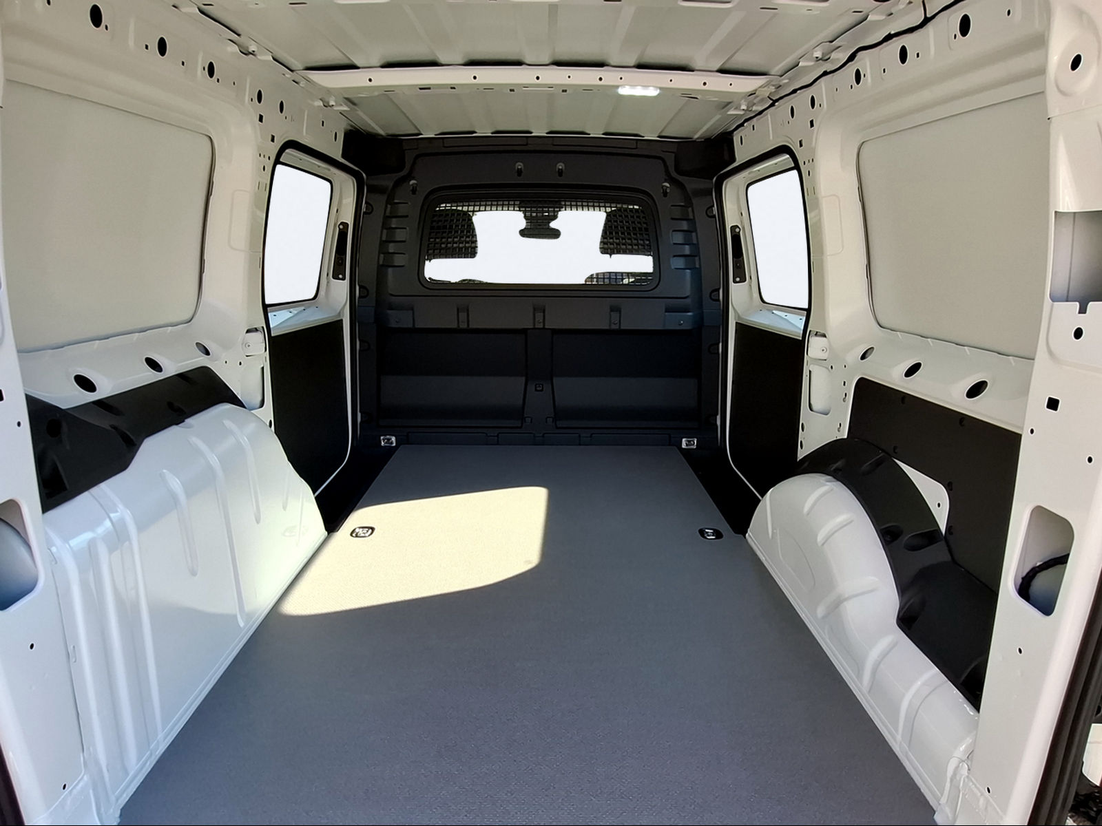 VW Caddy Cargo 2.0TDI Maxi 4Motion-image-15