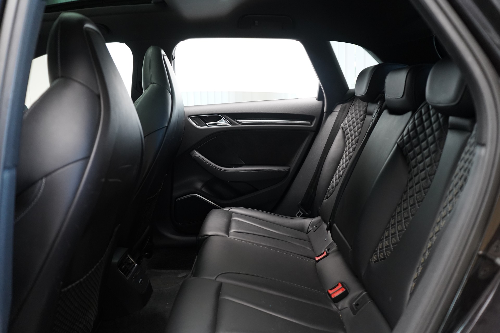 AUDI RS3 Sportback 2.5 TSI quattro APR | KW | Maxton | Pano | Audi Exklusive-image-11