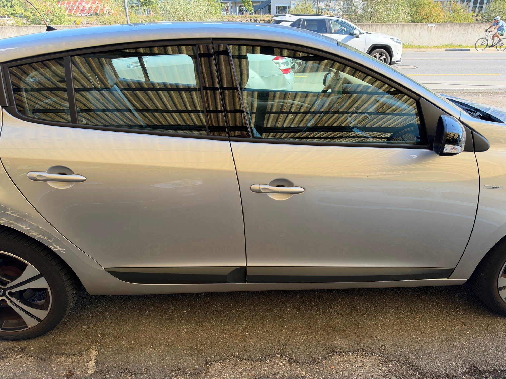 RENAULT Mégane 1.4 16V Turbo Bose-image-4